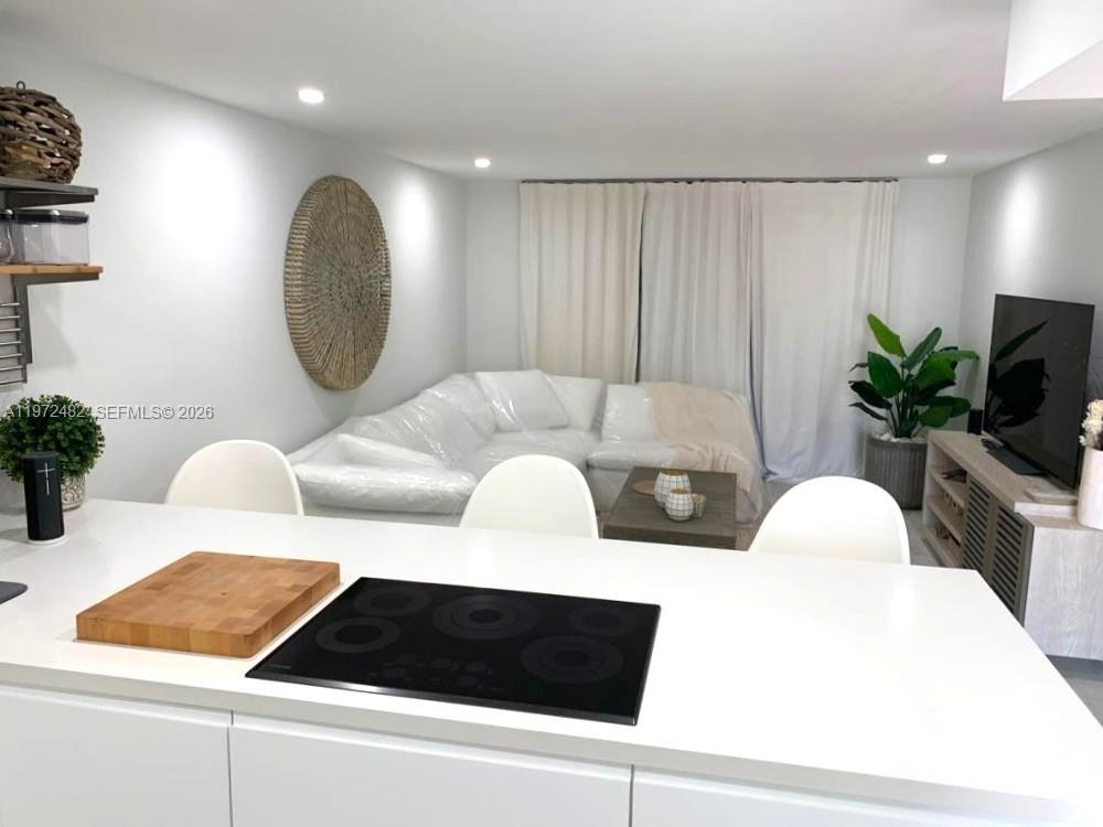 BISC LAKE GARDENS CONDO N - Residential Lease