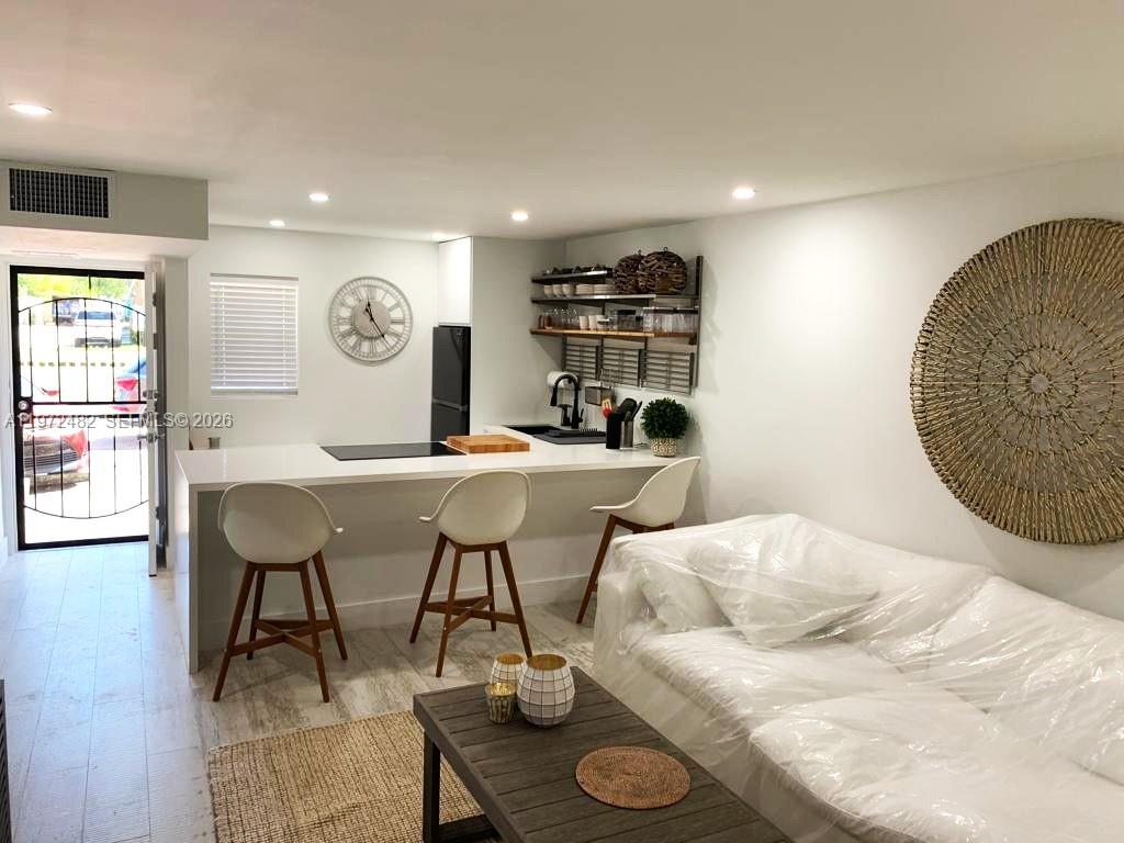 BISC LAKE GARDENS CONDO N - Residential Lease