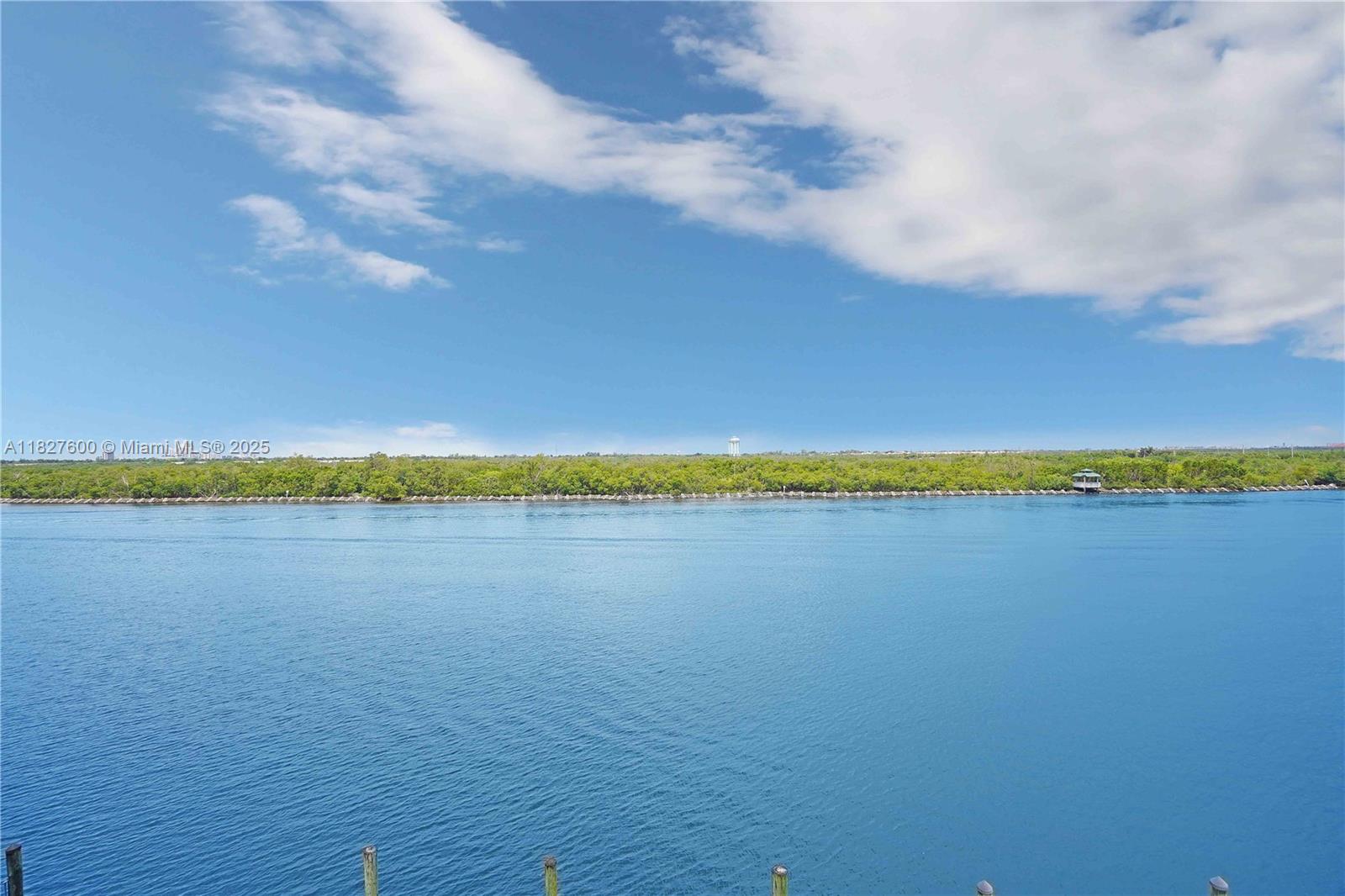 YACHT HARBOUR VILLAS CONDO - Residential