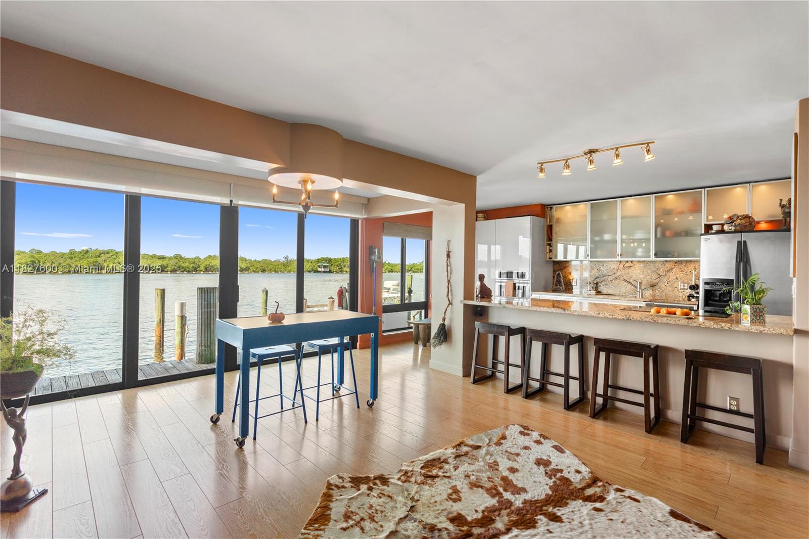 YACHT HARBOUR VILLAS CONDO - Residential