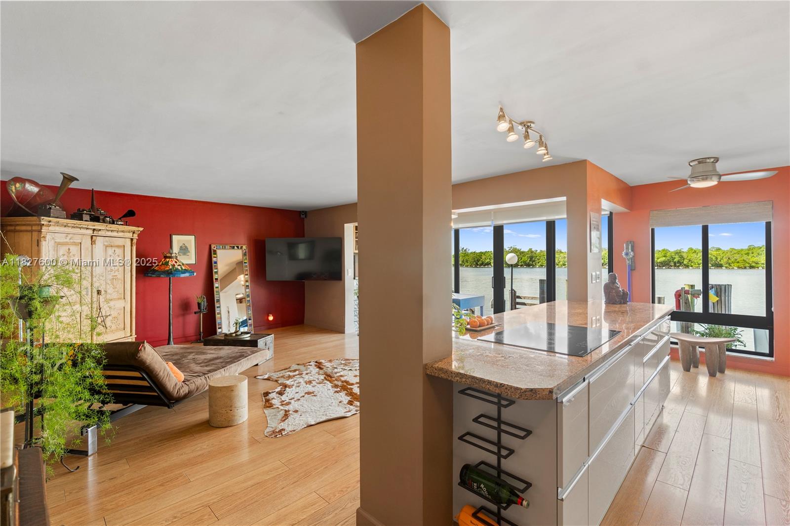 YACHT HARBOUR VILLAS CONDO - Residential