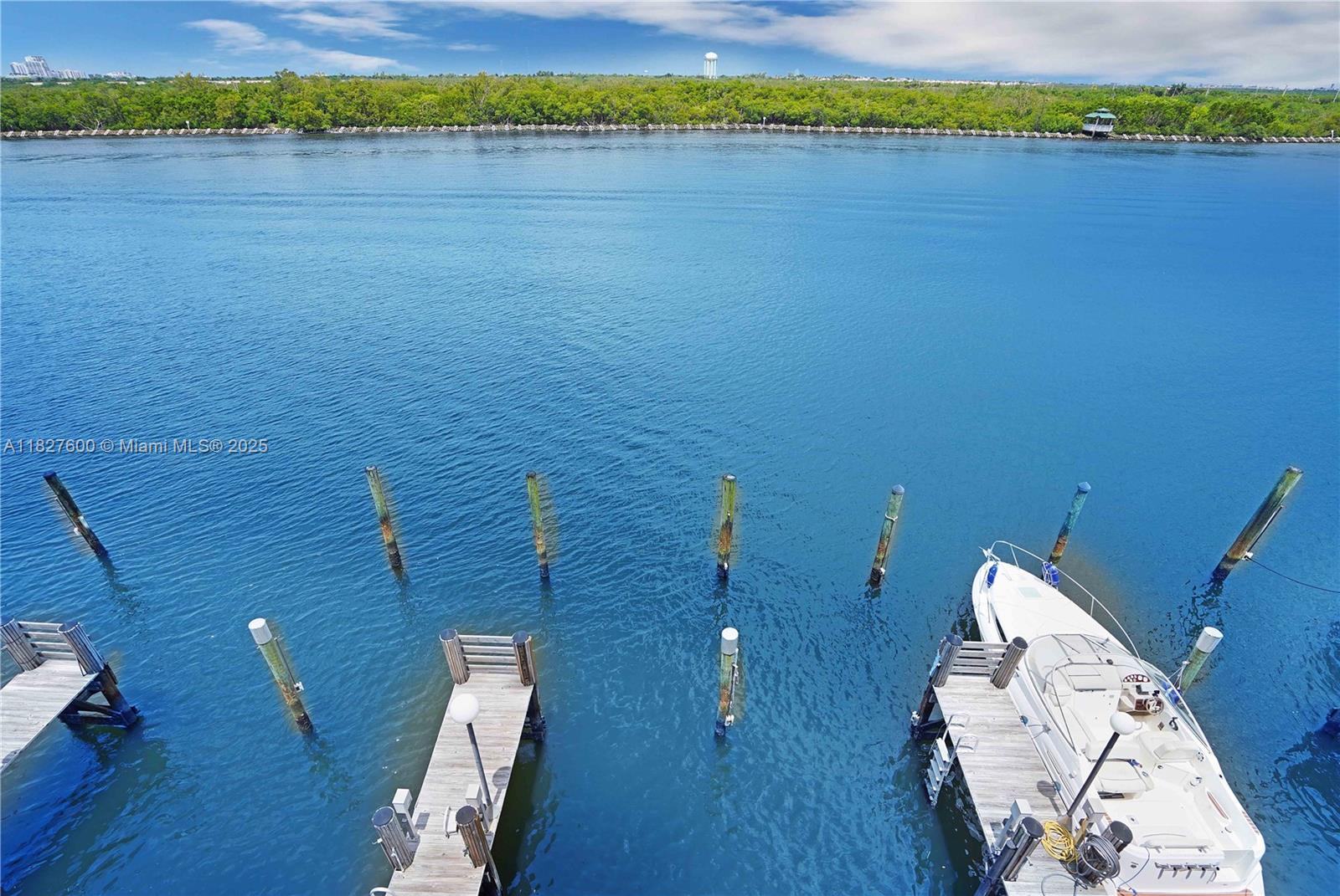 YACHT HARBOUR VILLAS CONDO - Residential