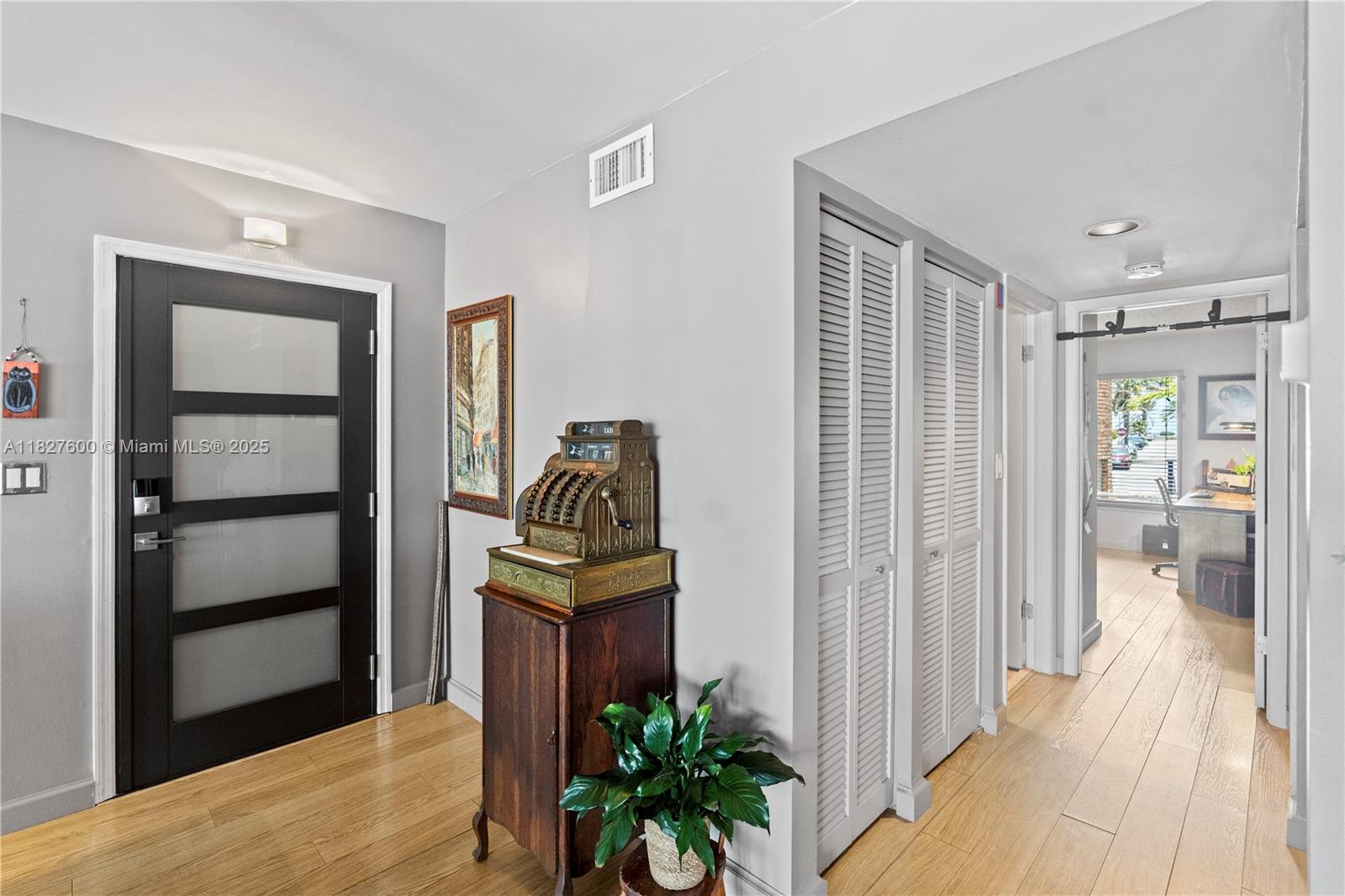 YACHT HARBOUR VILLAS CONDO - Residential