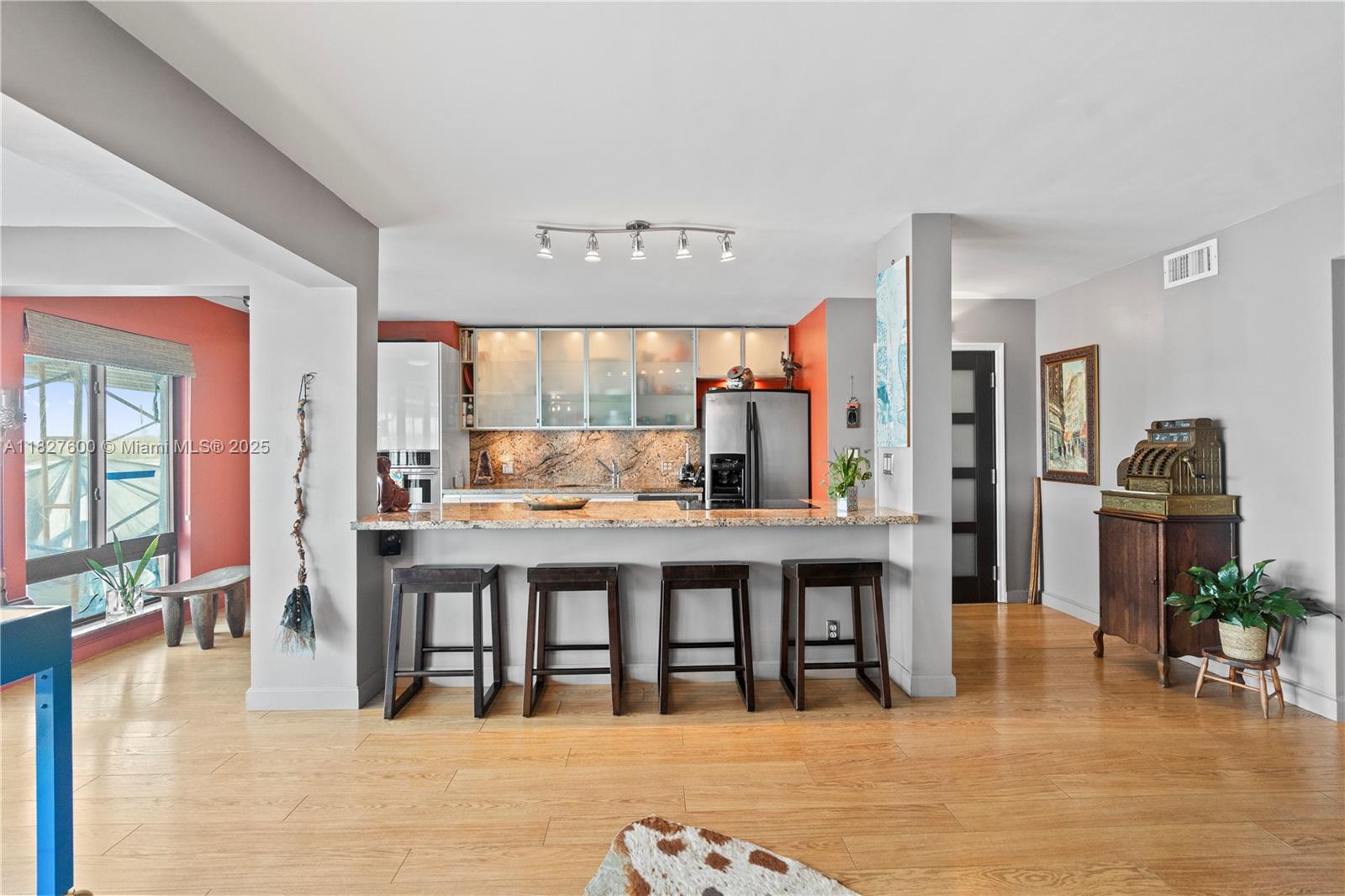 YACHT HARBOUR VILLAS CONDO - Residential