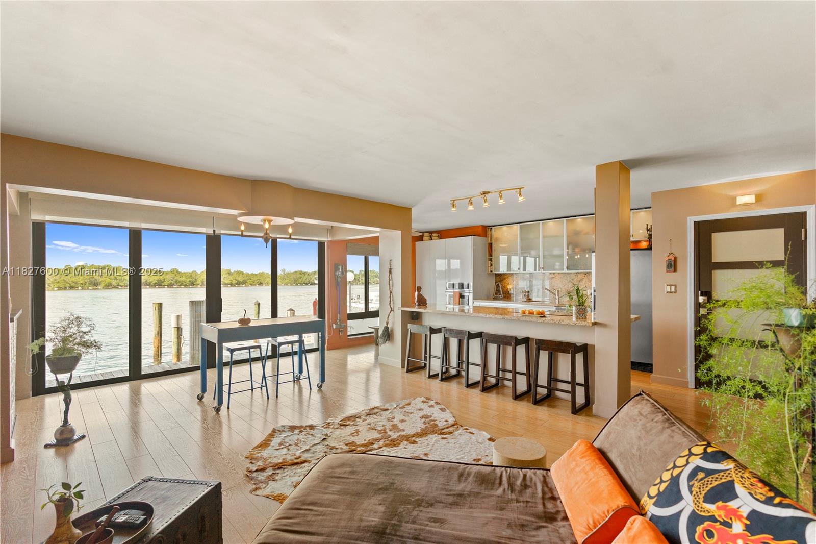 YACHT HARBOUR VILLAS CONDO - Residential