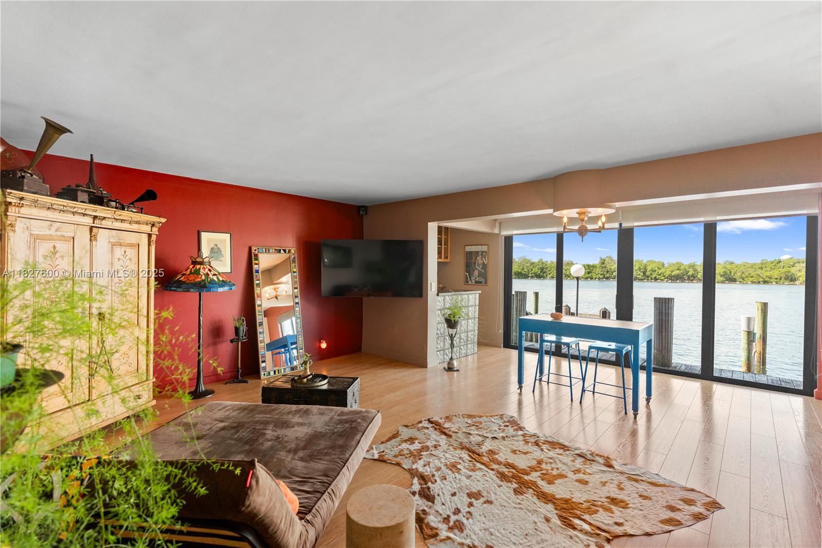 YACHT HARBOUR VILLAS CONDO - Residential