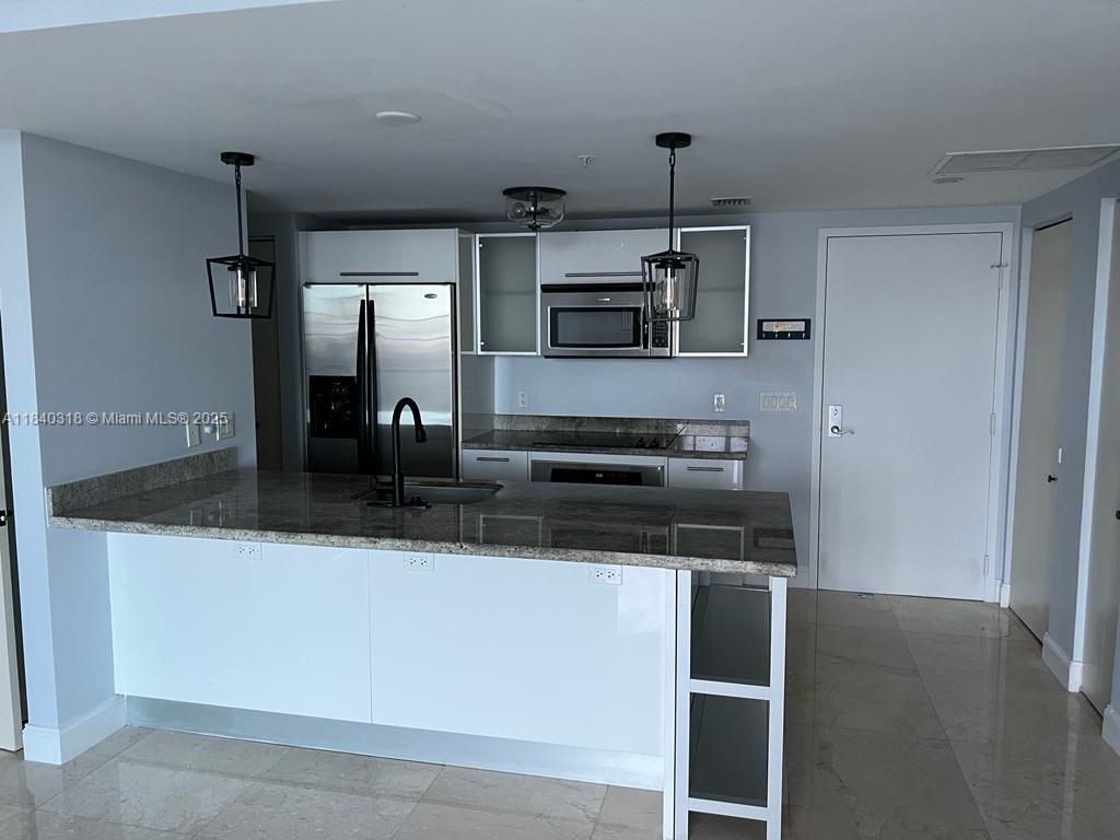 185 SW 7th St 1809
