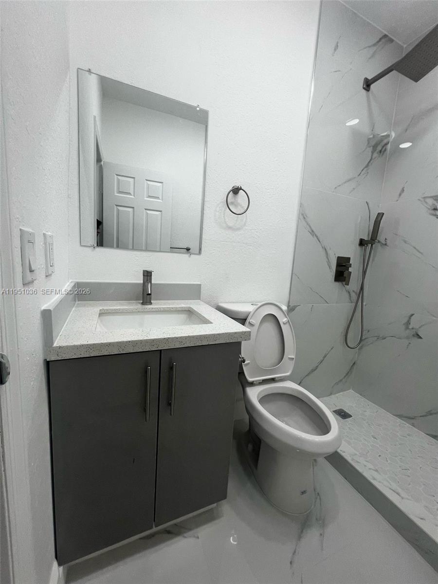 VIZCAYA VILLAS CONDO - Residential Lease