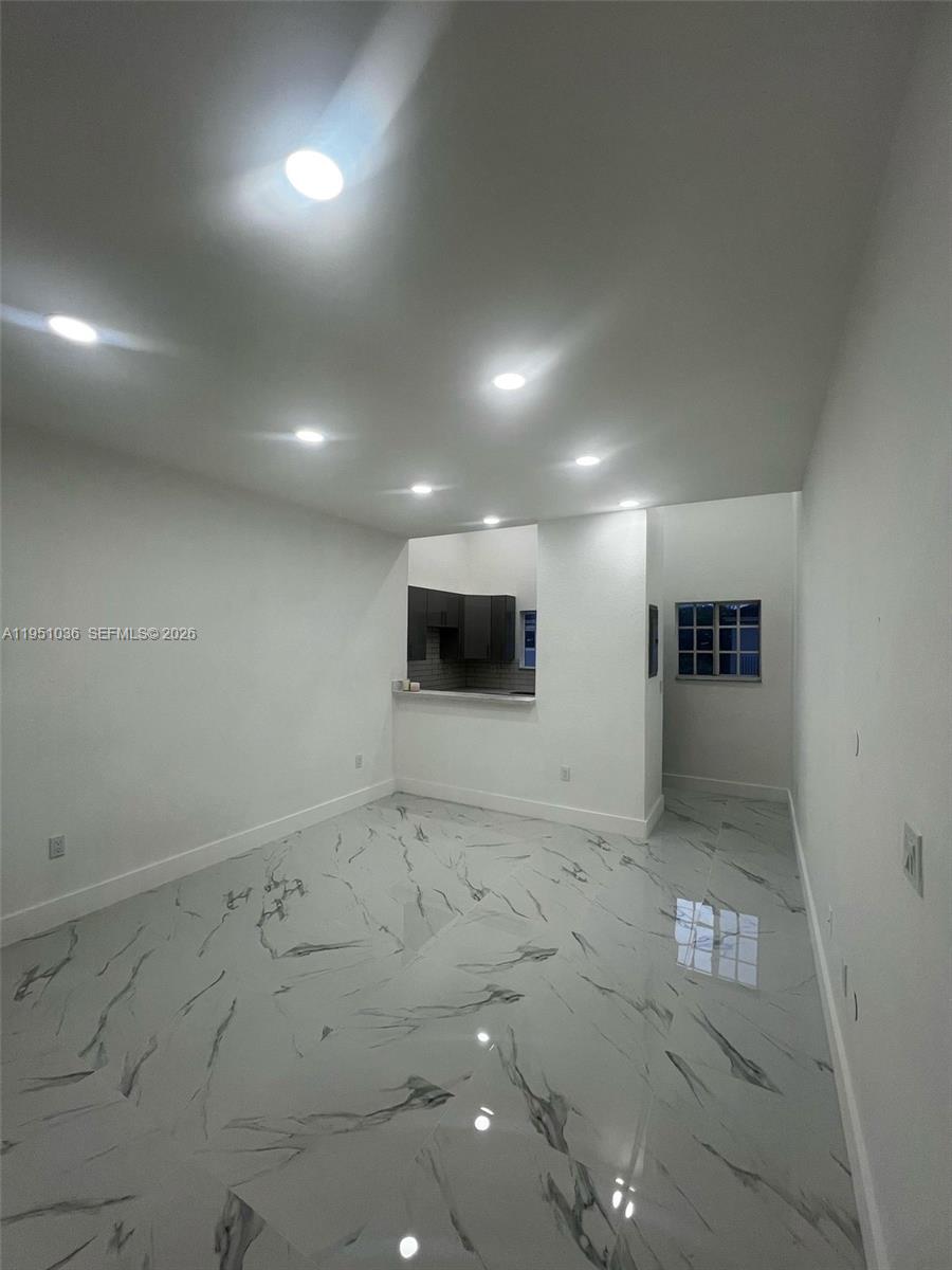VIZCAYA VILLAS CONDO - Residential Lease