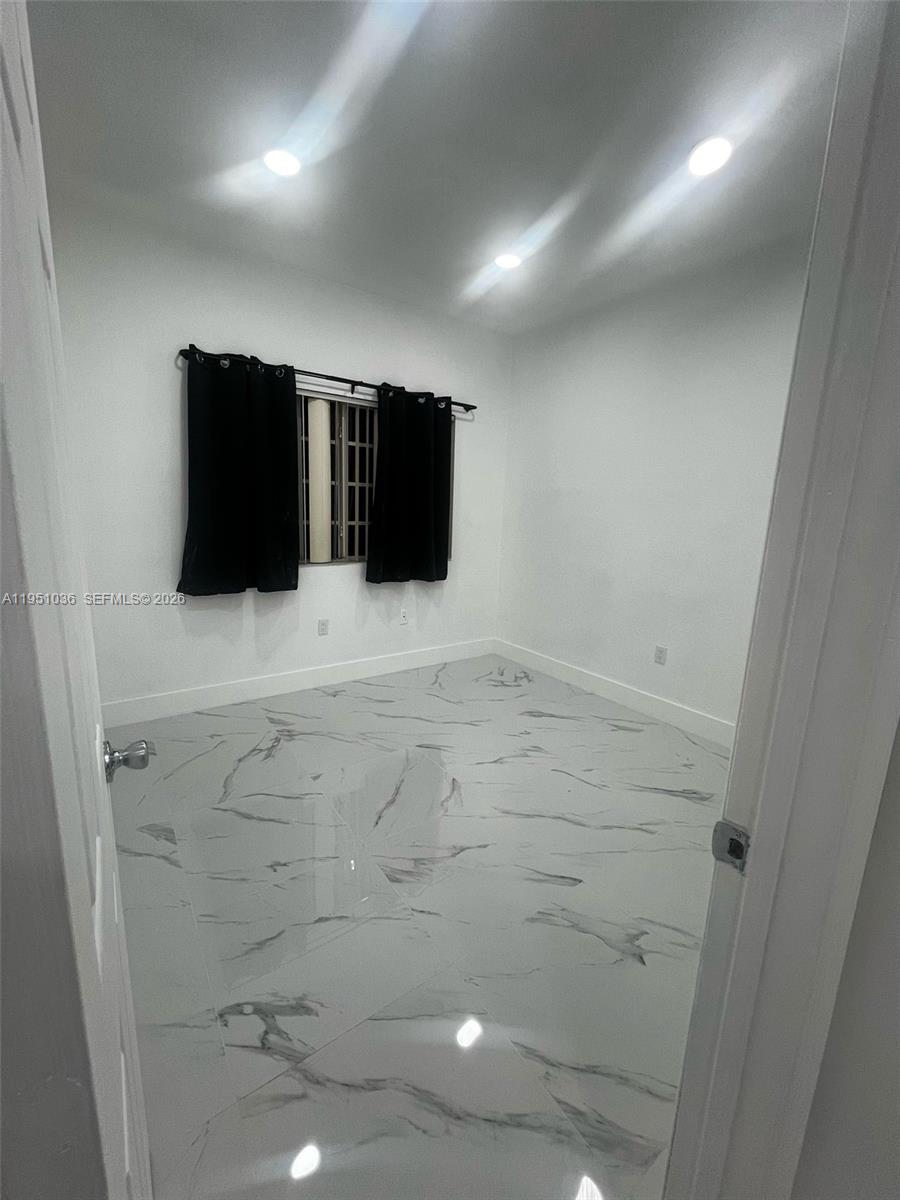 VIZCAYA VILLAS CONDO - Residential Lease