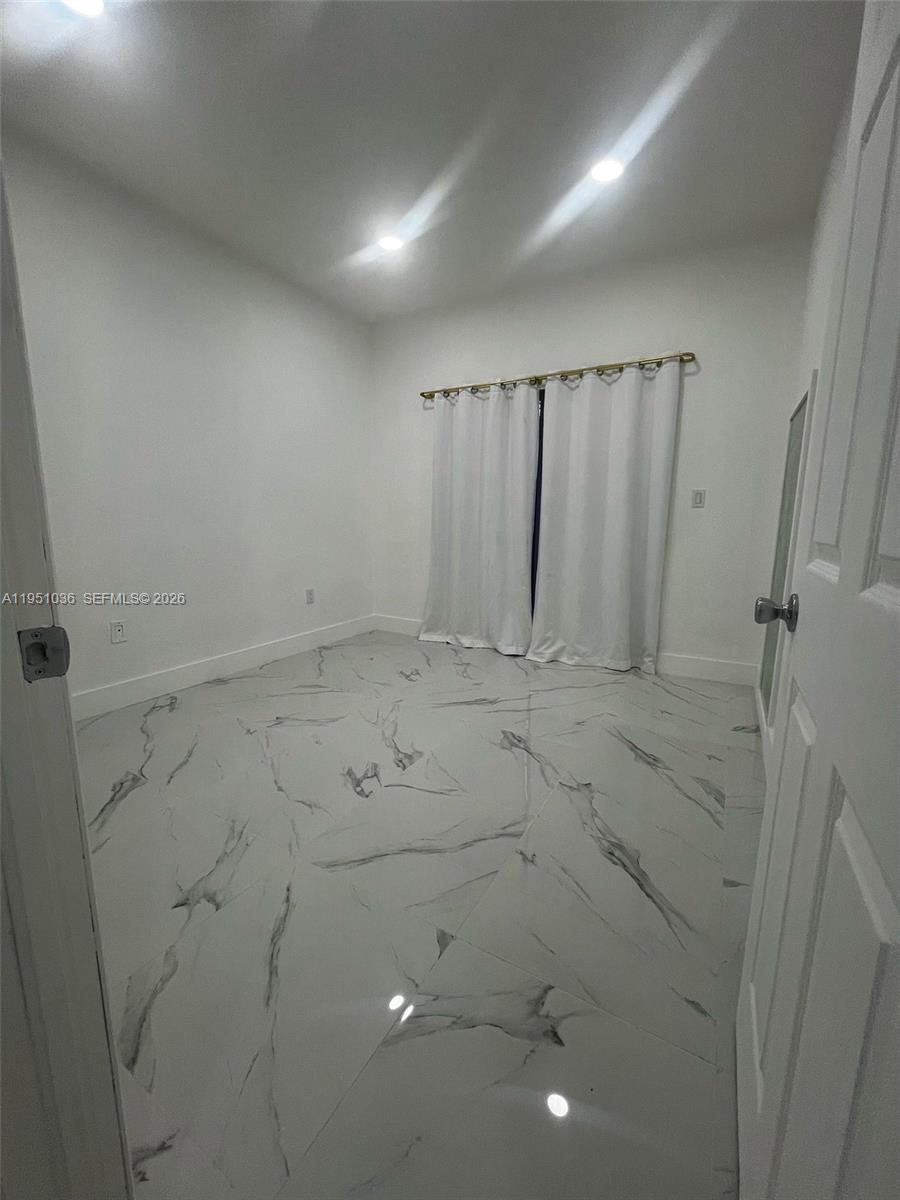 VIZCAYA VILLAS CONDO - Residential Lease