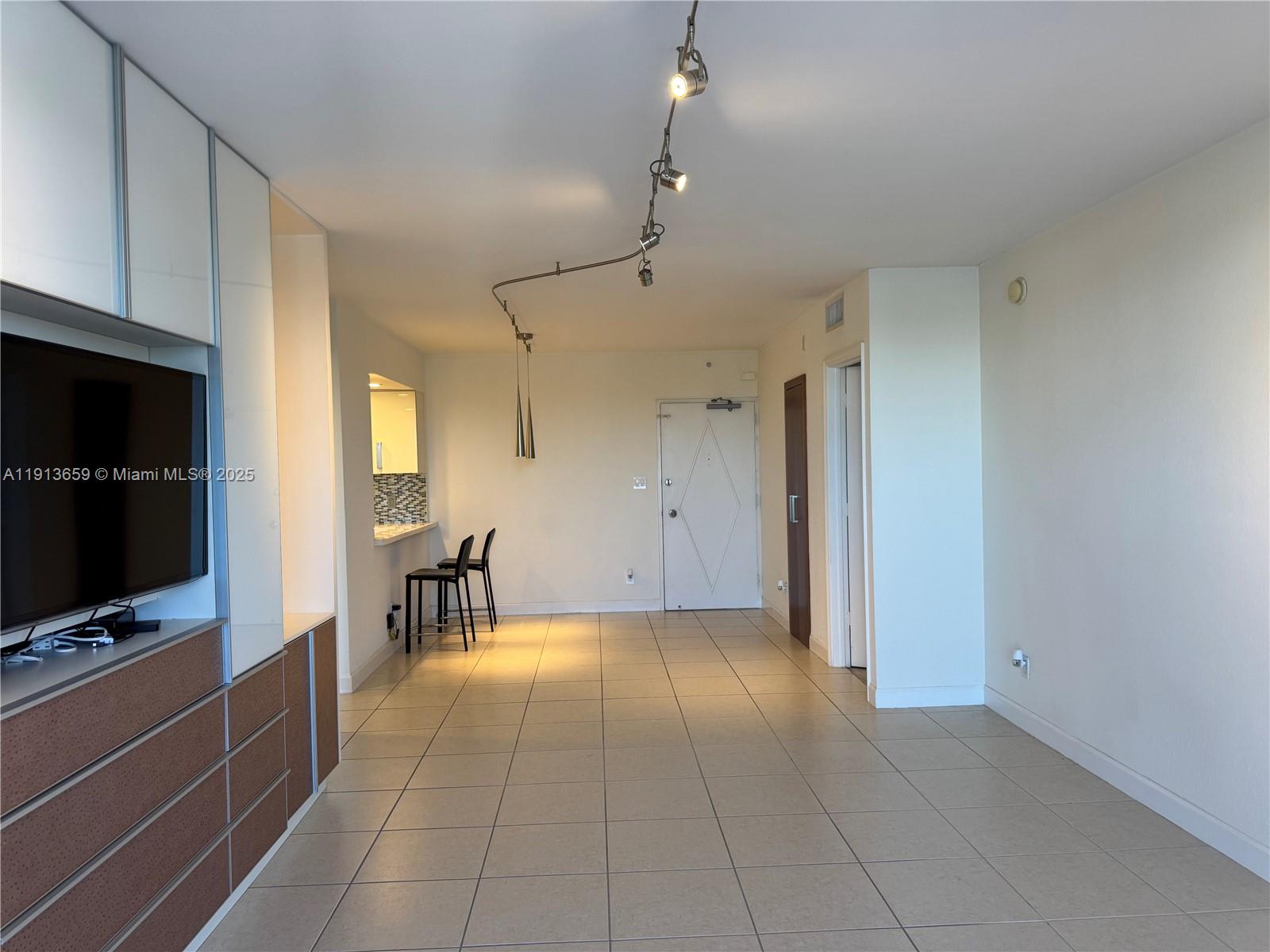 5600 CONDO - Residential Lease