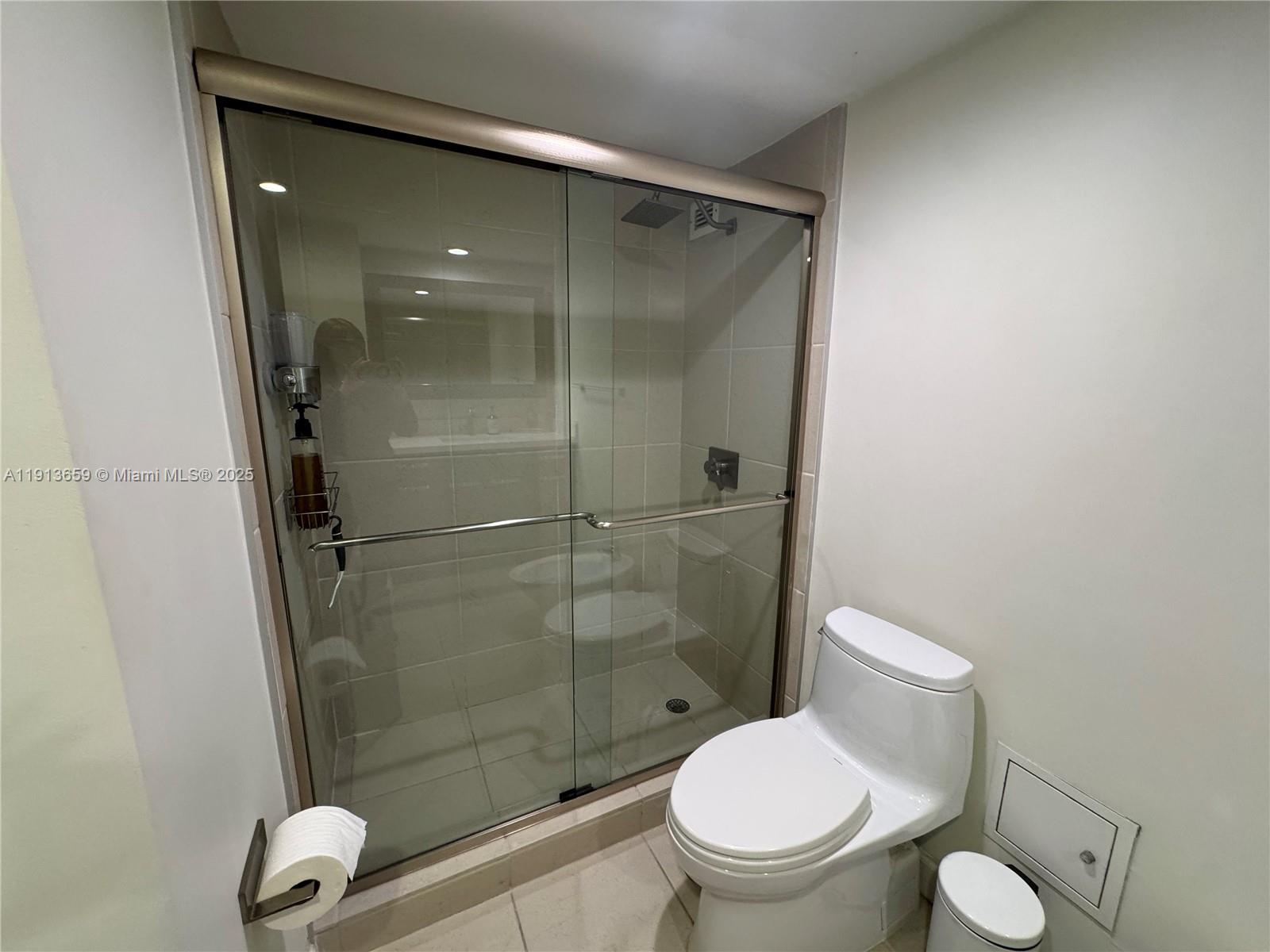 5600 CONDO - Residential Lease