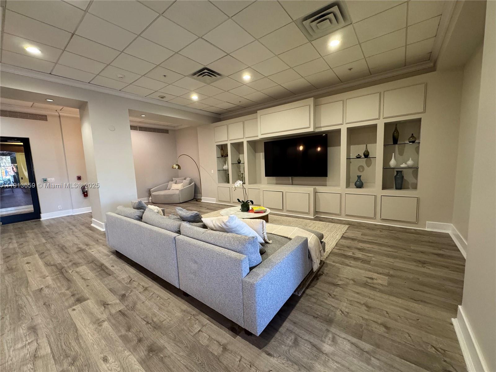 5600 CONDO - Residential Lease