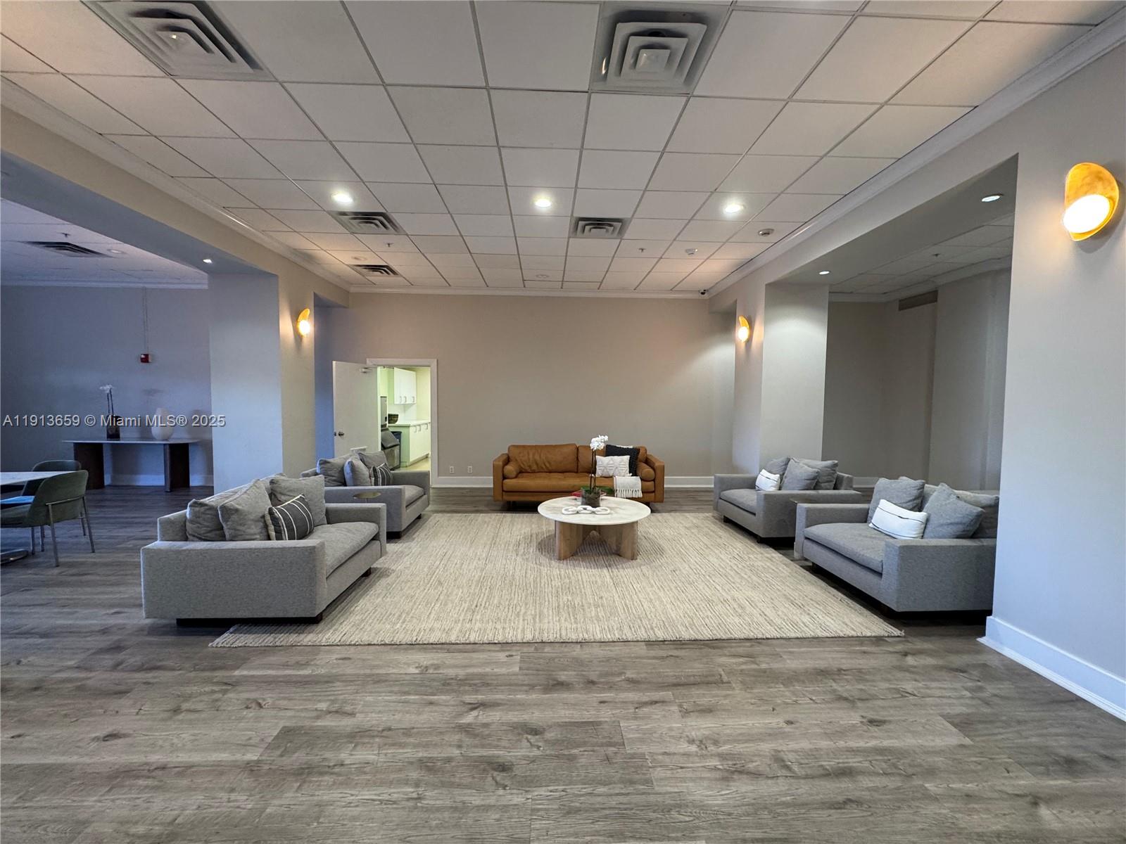 5600 CONDO - Residential Lease