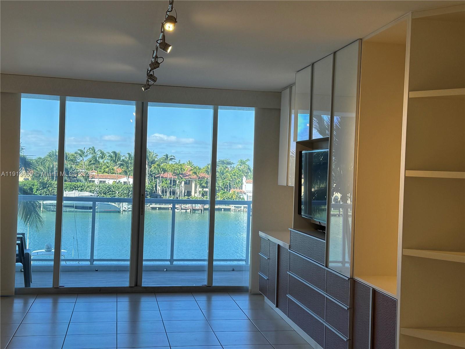 5600 CONDO - Residential Lease