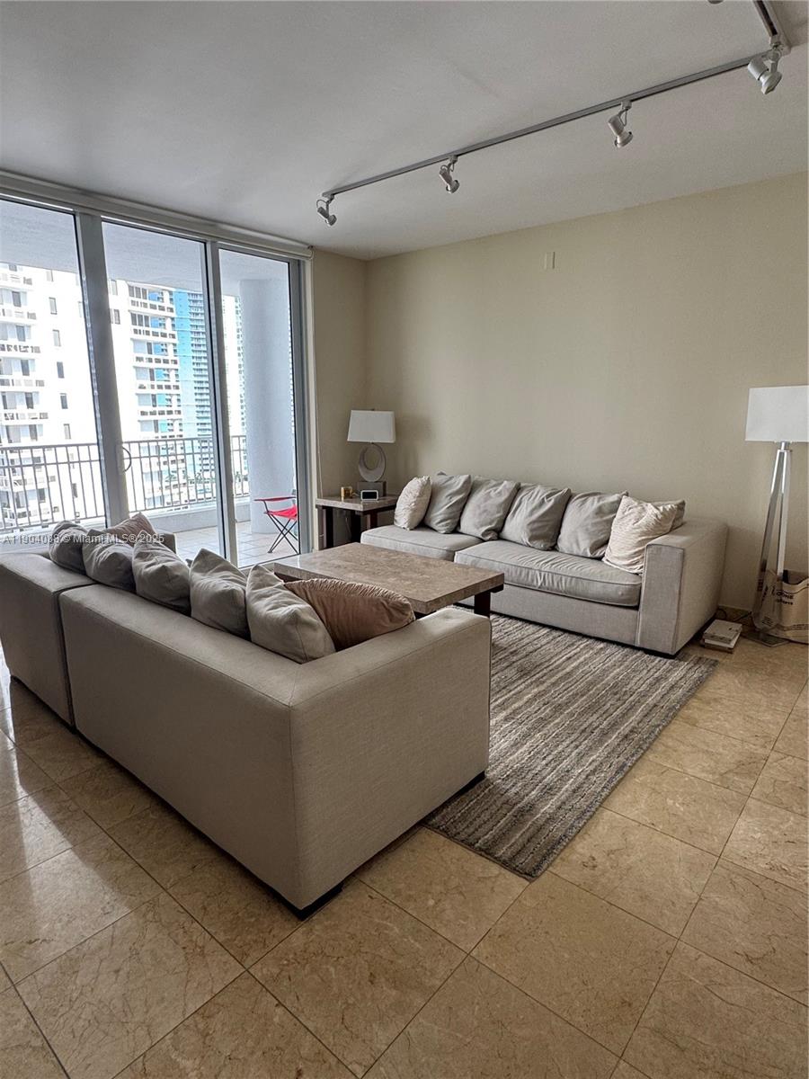 COURTS BRICKELL KEY CONDO - Residential Lease