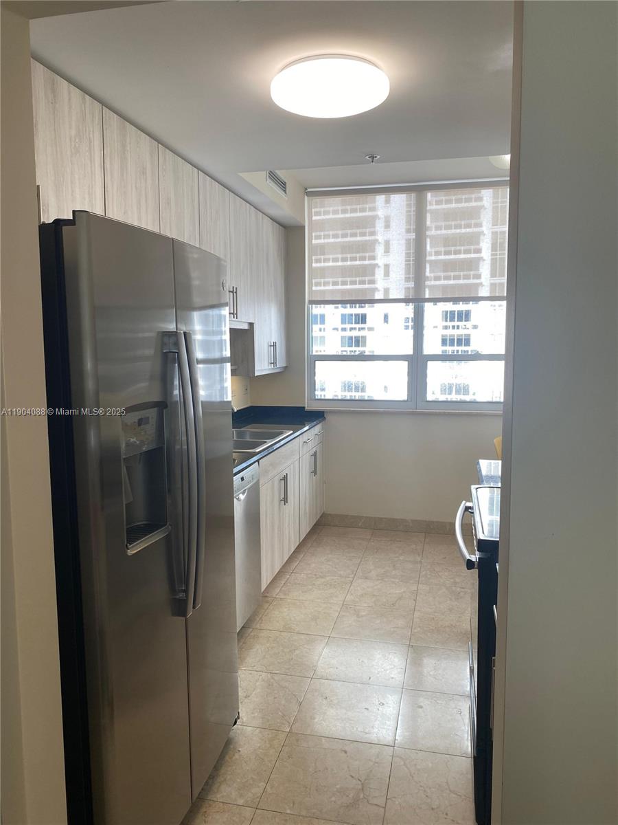 COURTS BRICKELL KEY CONDO - Residential Lease