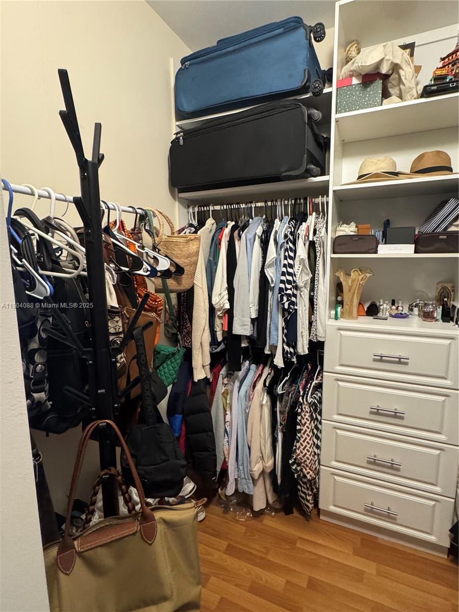 COURTS BRICKELL KEY CONDO - Residential Lease