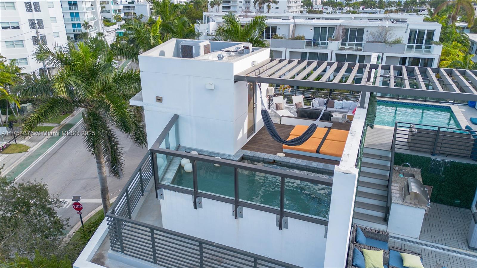 BAY HARBOUR ISLAND - Residential