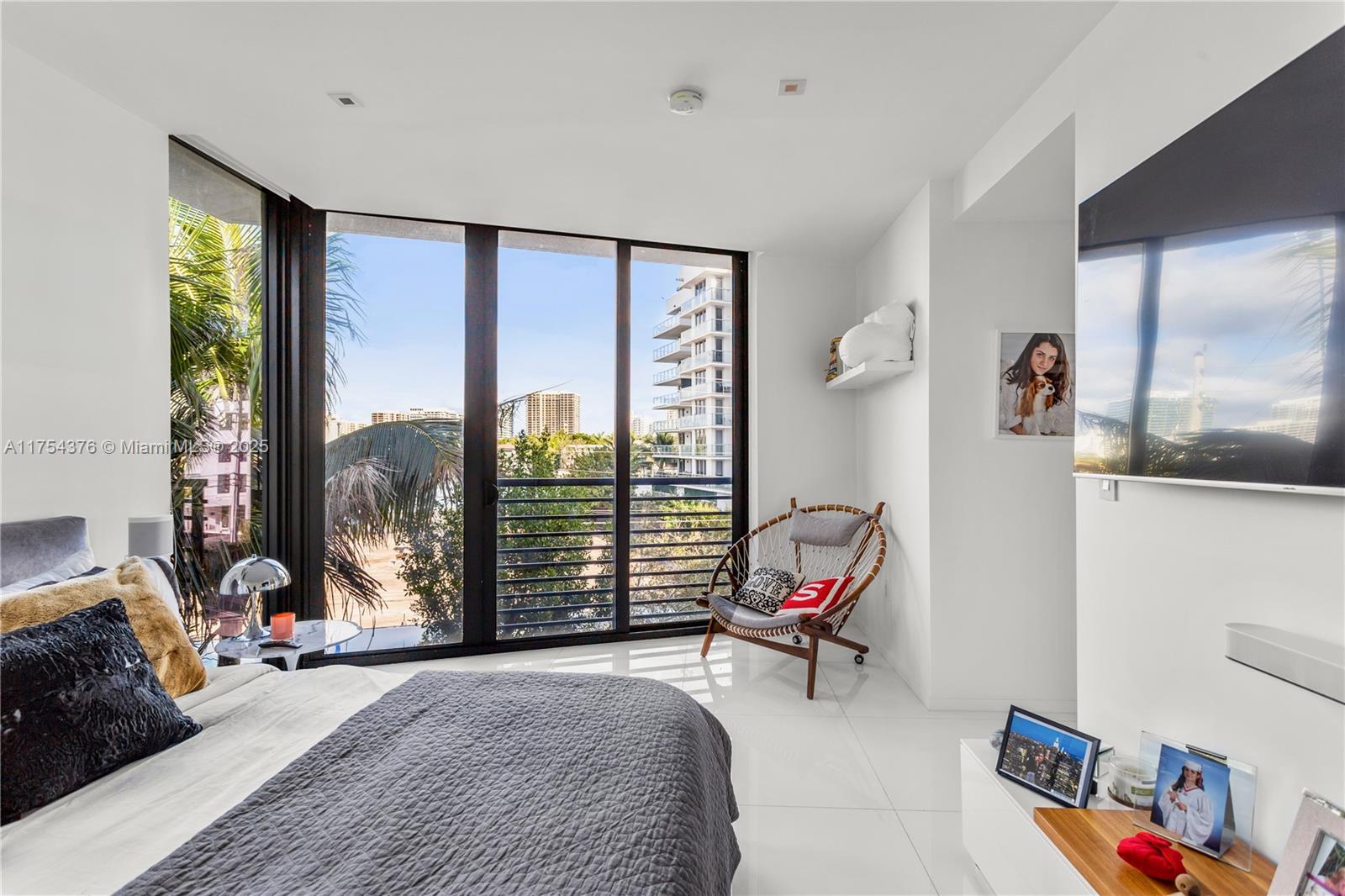 BAY HARBOUR ISLAND - Residential