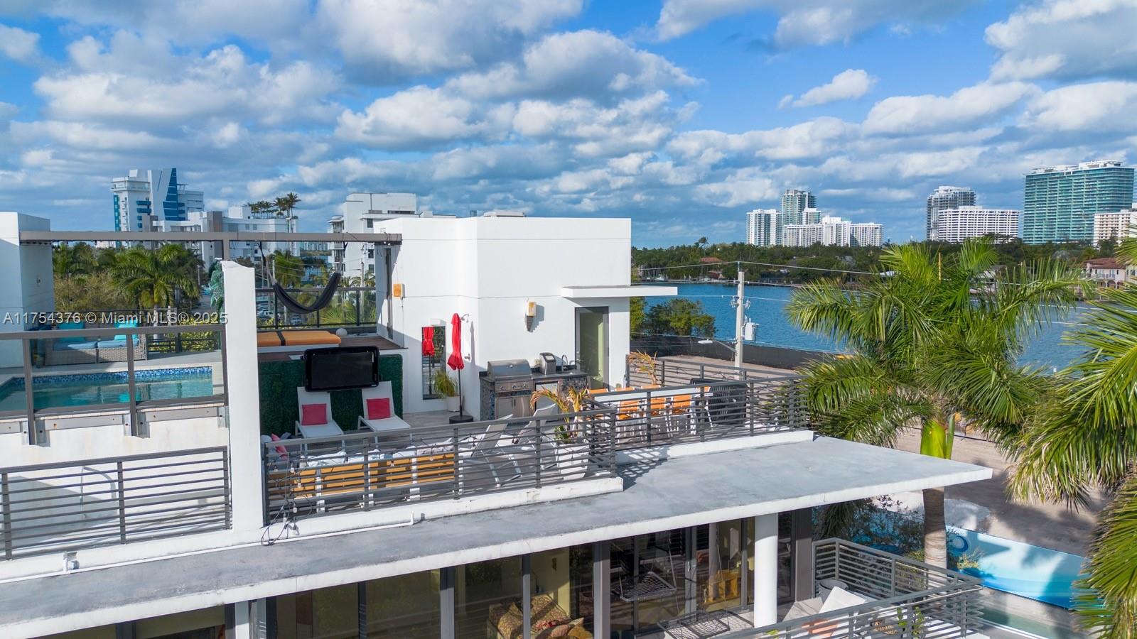 BAY HARBOUR ISLAND - Residential