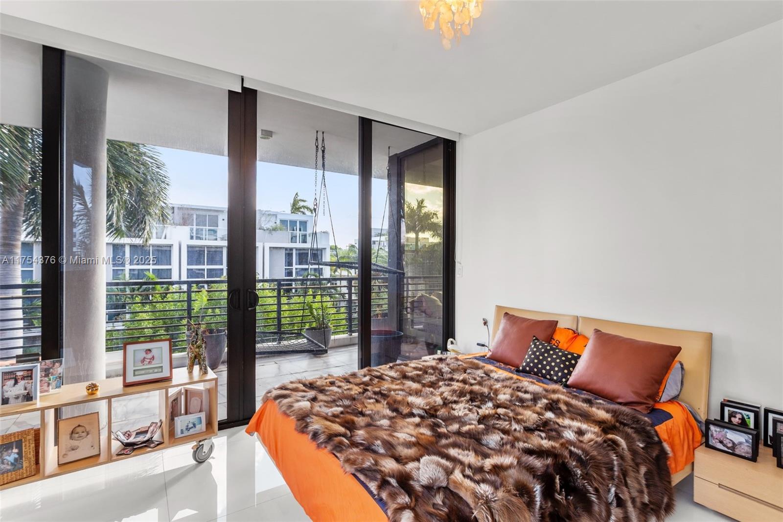 BAY HARBOUR ISLAND - Residential