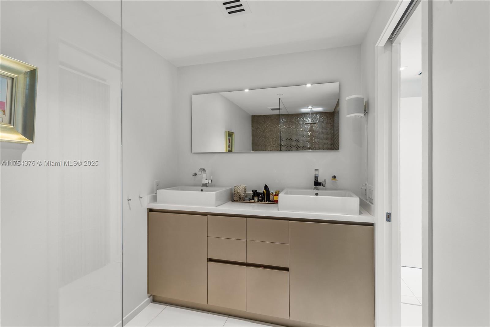 BAY HARBOUR ISLAND - Residential