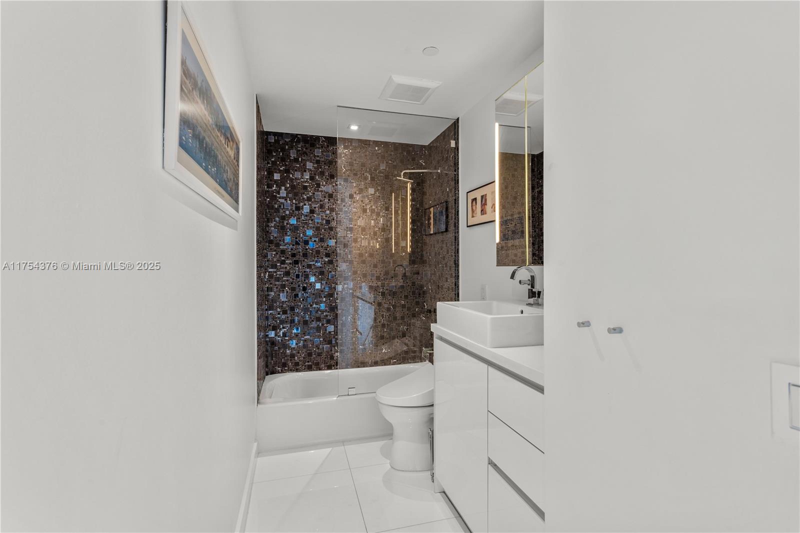 BAY HARBOUR ISLAND - Residential