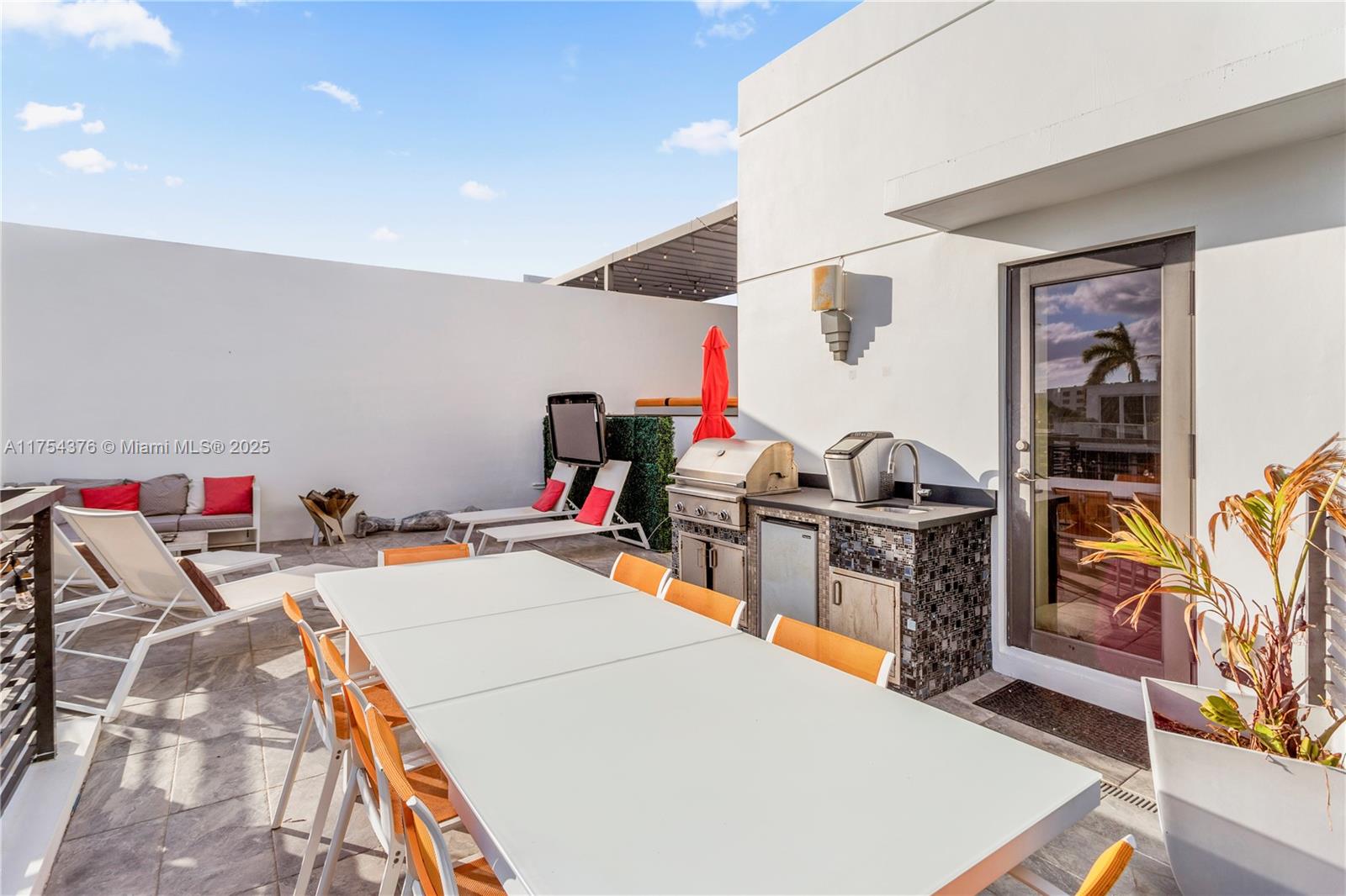 BAY HARBOUR ISLAND - Residential
