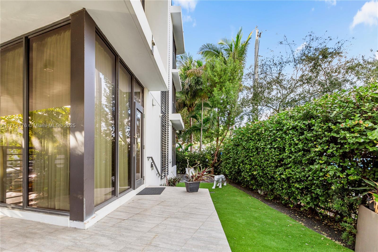 BAY HARBOUR ISLAND - Residential