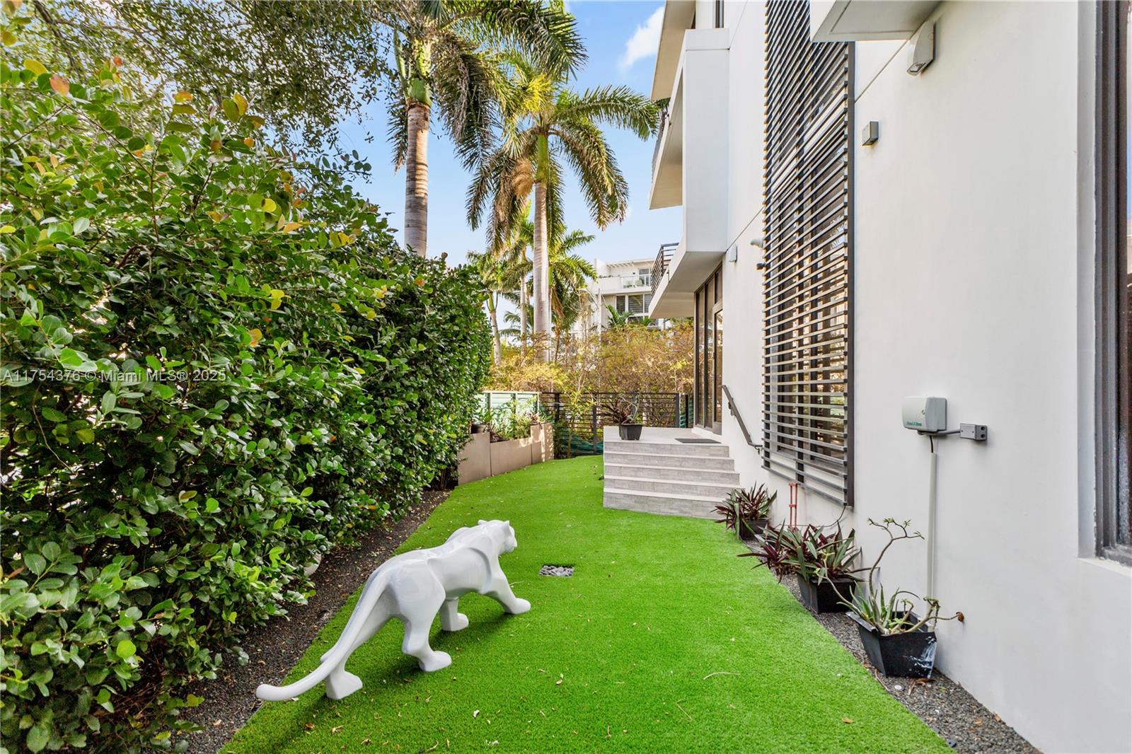BAY HARBOUR ISLAND - Residential