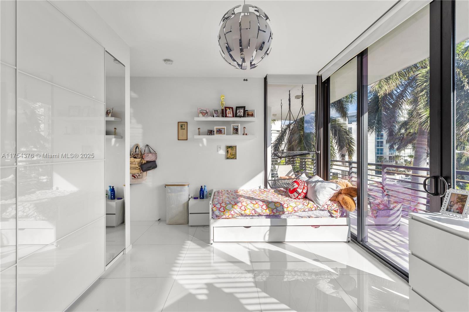 BAY HARBOUR ISLAND - Residential
