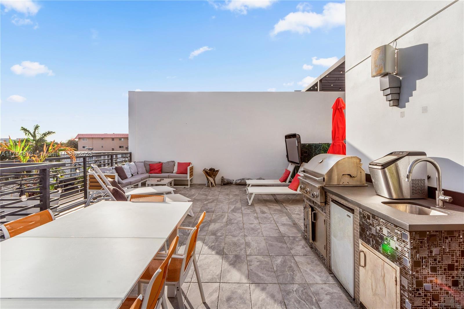 BAY HARBOUR ISLAND - Residential
