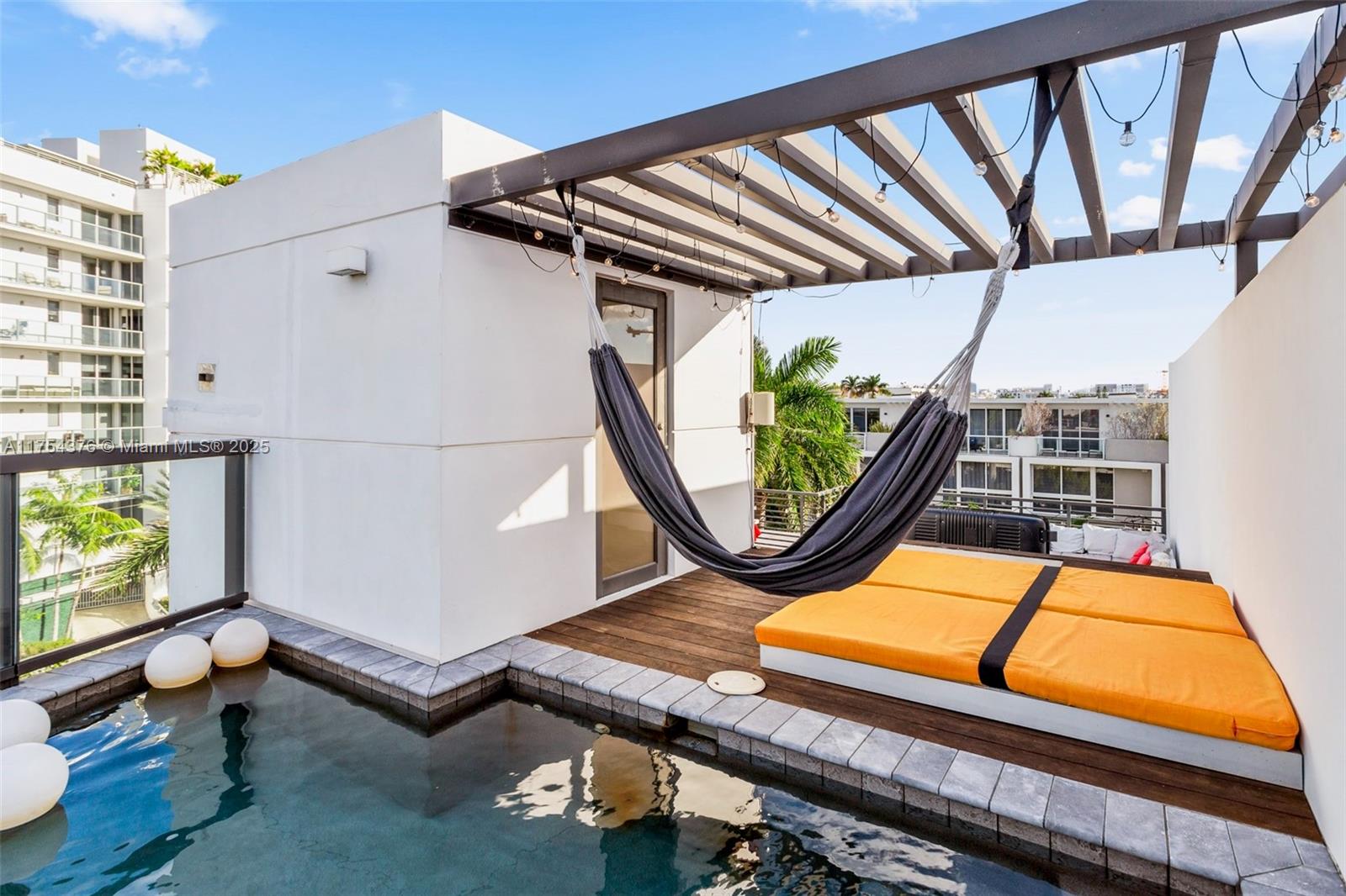BAY HARBOUR ISLAND - Residential