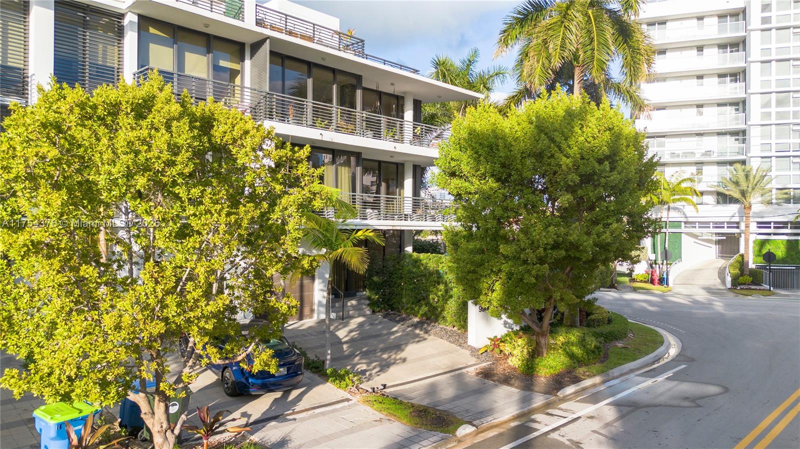 BAY HARBOUR ISLAND - Residential