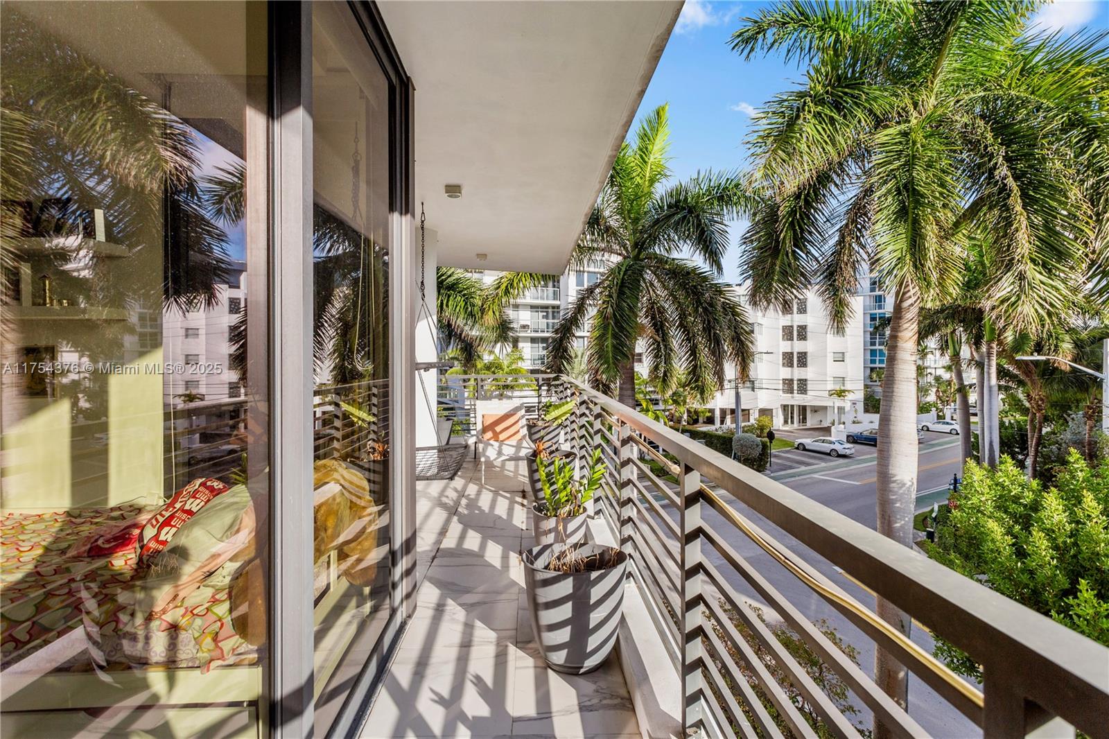 BAY HARBOUR ISLAND - Residential