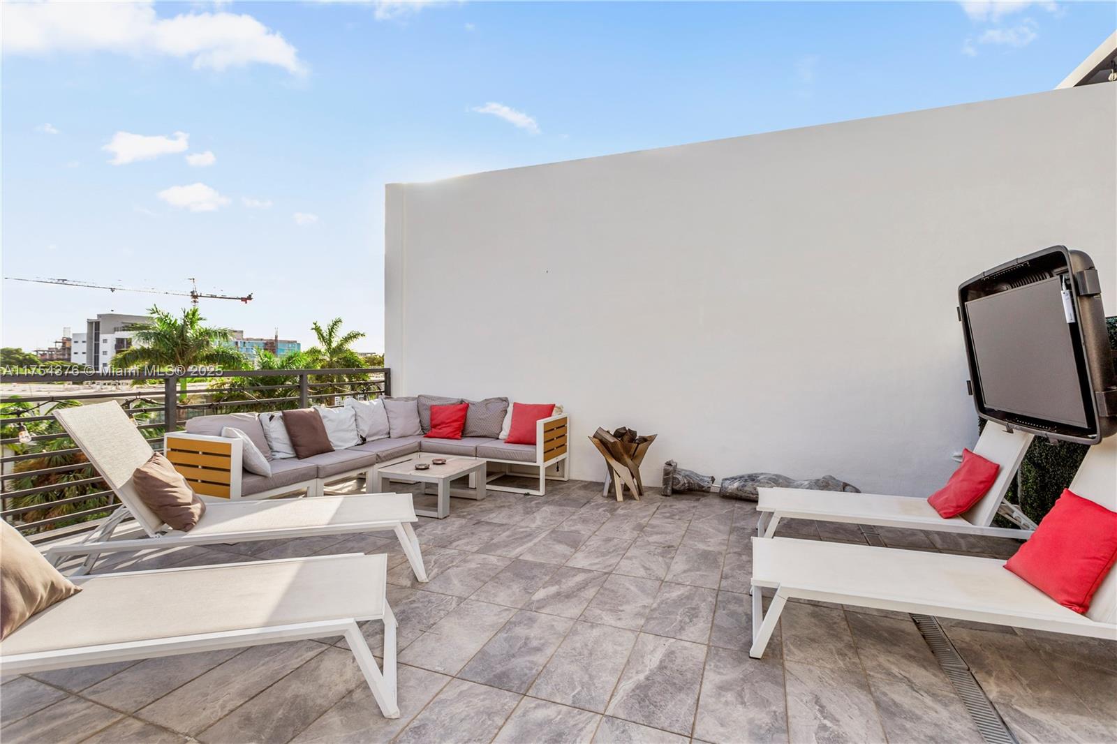 BAY HARBOUR ISLAND - Residential
