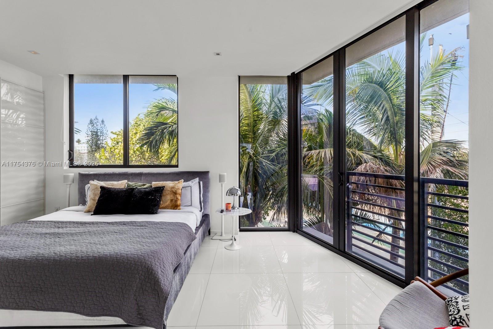 BAY HARBOUR ISLAND - Residential