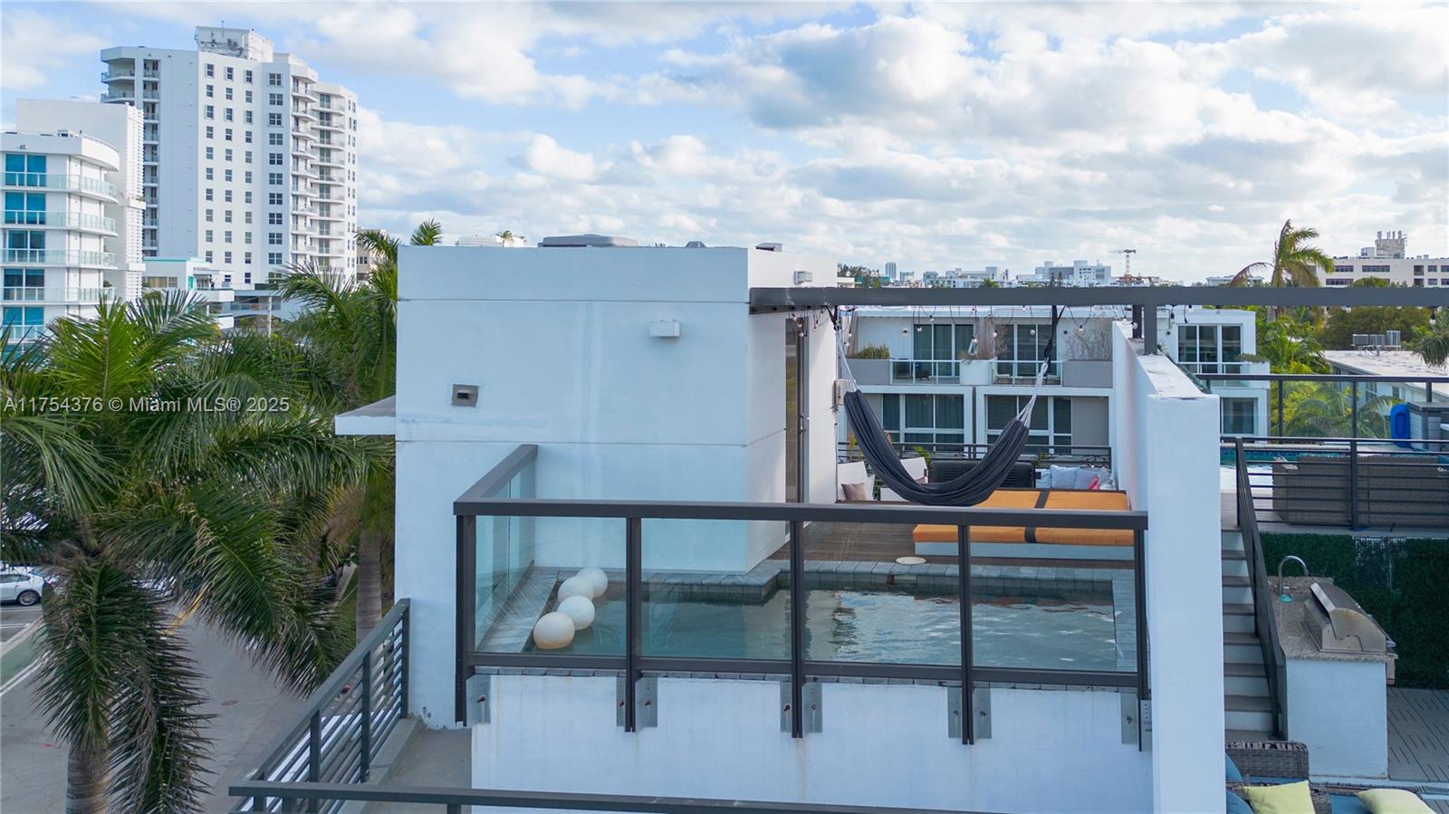 BAY HARBOUR ISLAND - Residential