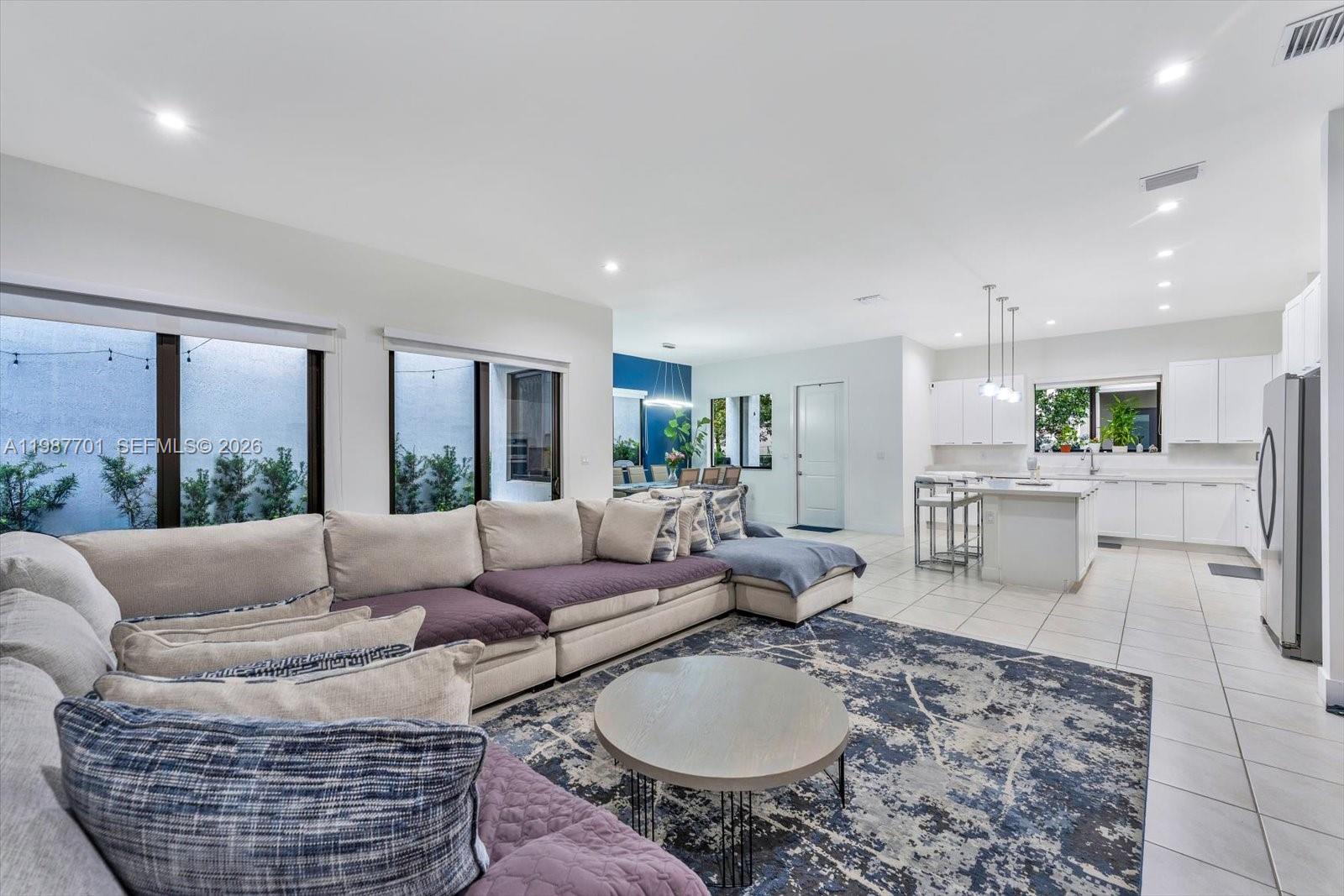 DOWNTOWN DORAL SOUTH PHAS - Residential