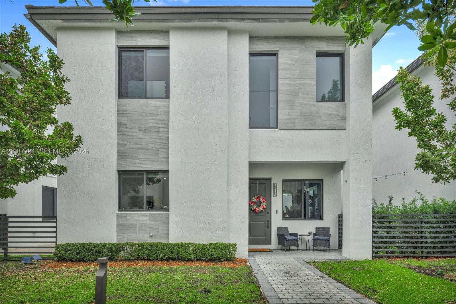 DOWNTOWN DORAL SOUTH PHAS - Residential