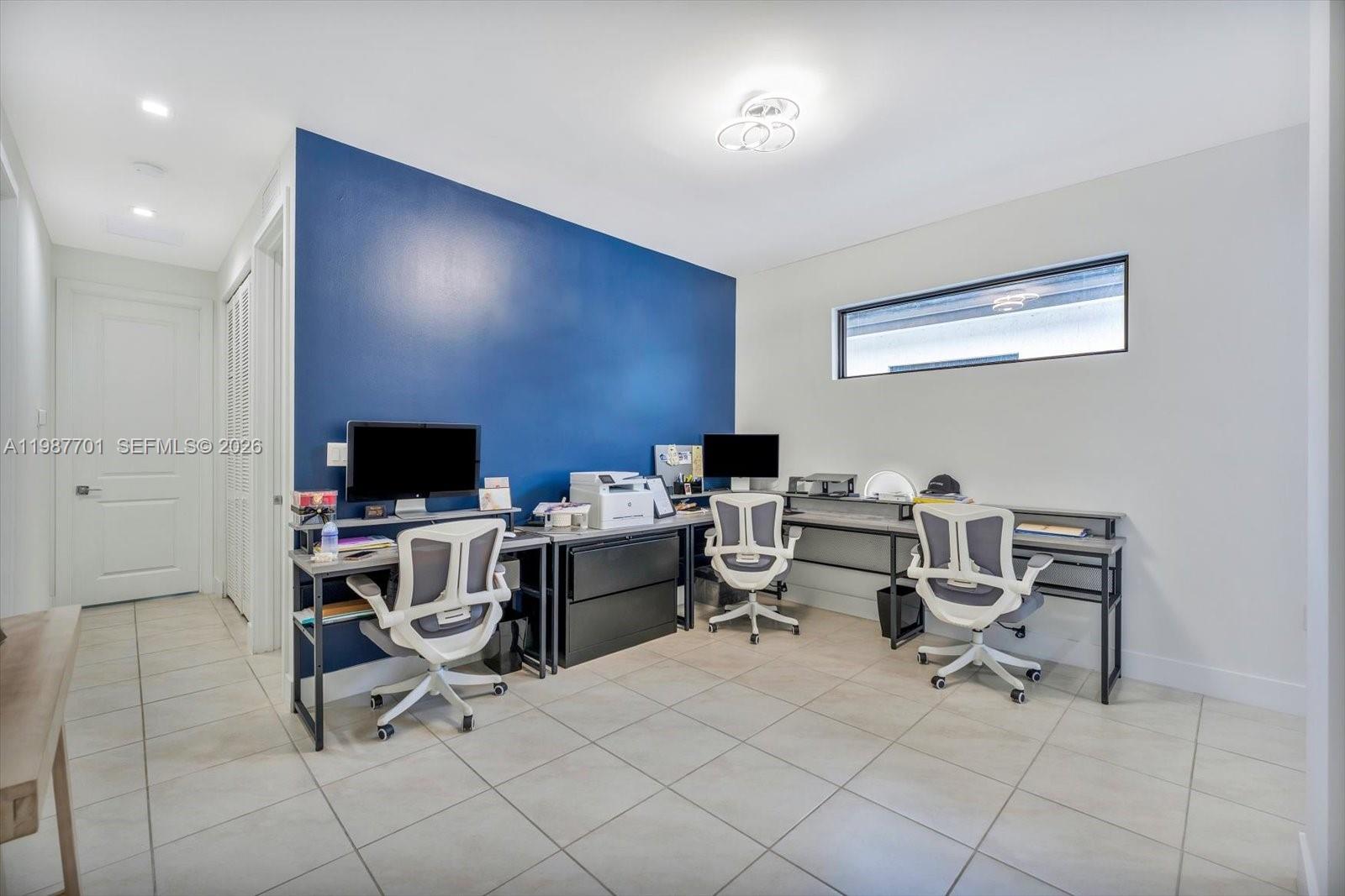 DOWNTOWN DORAL SOUTH PHAS - Residential