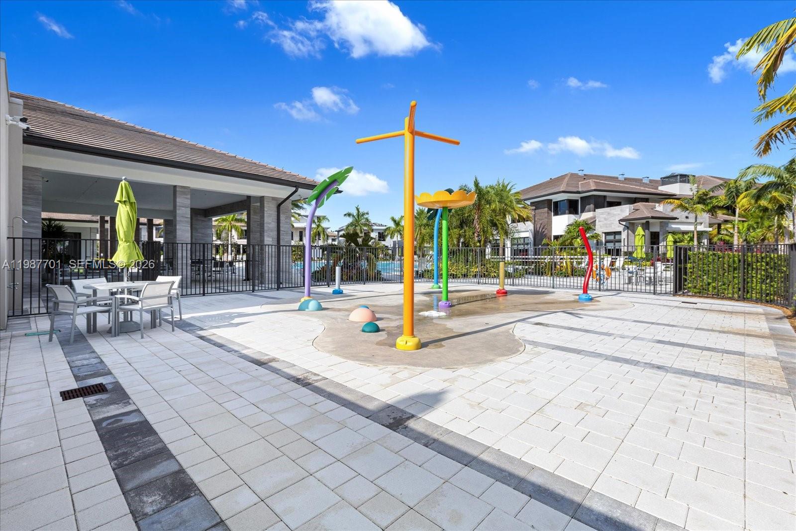 DOWNTOWN DORAL SOUTH PHAS - Residential