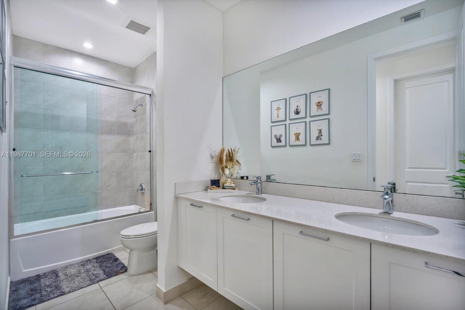 DOWNTOWN DORAL SOUTH PHAS - Residential