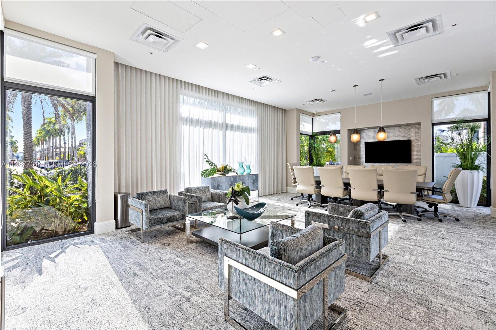 DOWNTOWN DORAL SOUTH PHAS - Residential