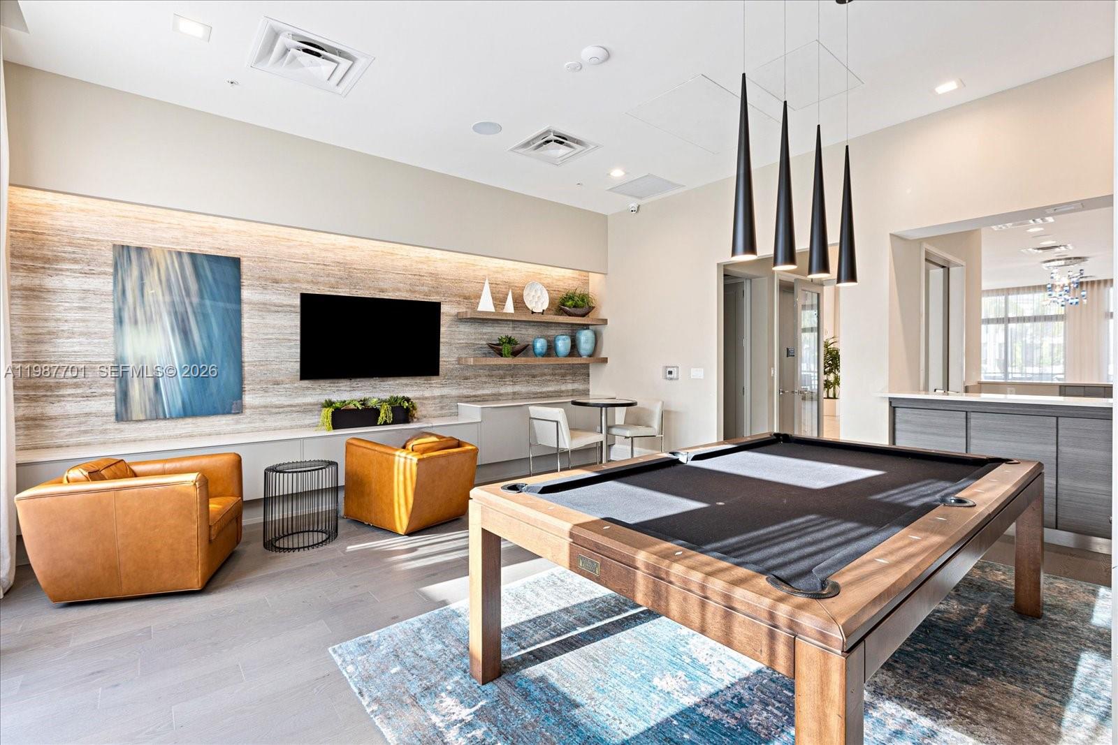 DOWNTOWN DORAL SOUTH PHAS - Residential