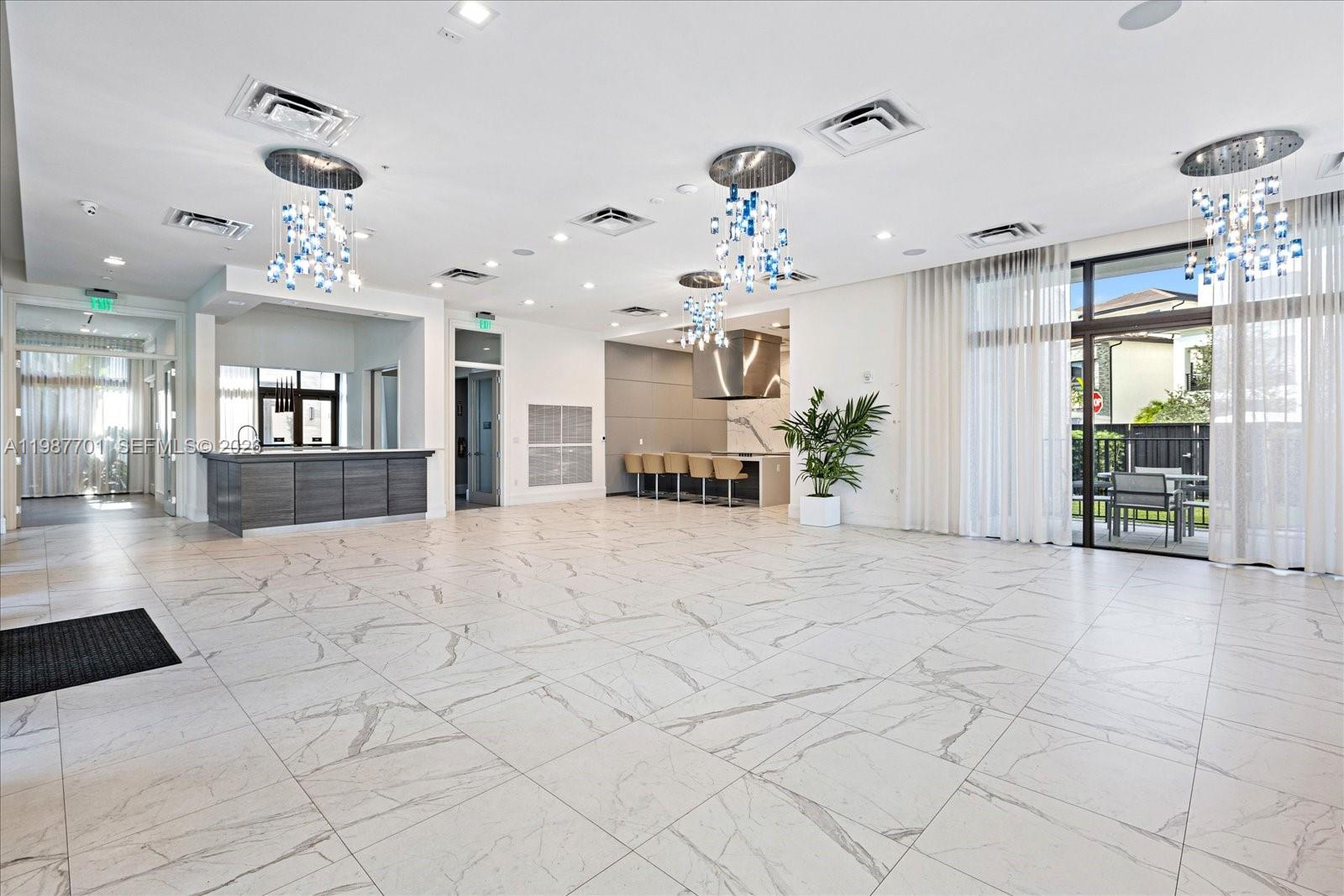 DOWNTOWN DORAL SOUTH PHAS - Residential