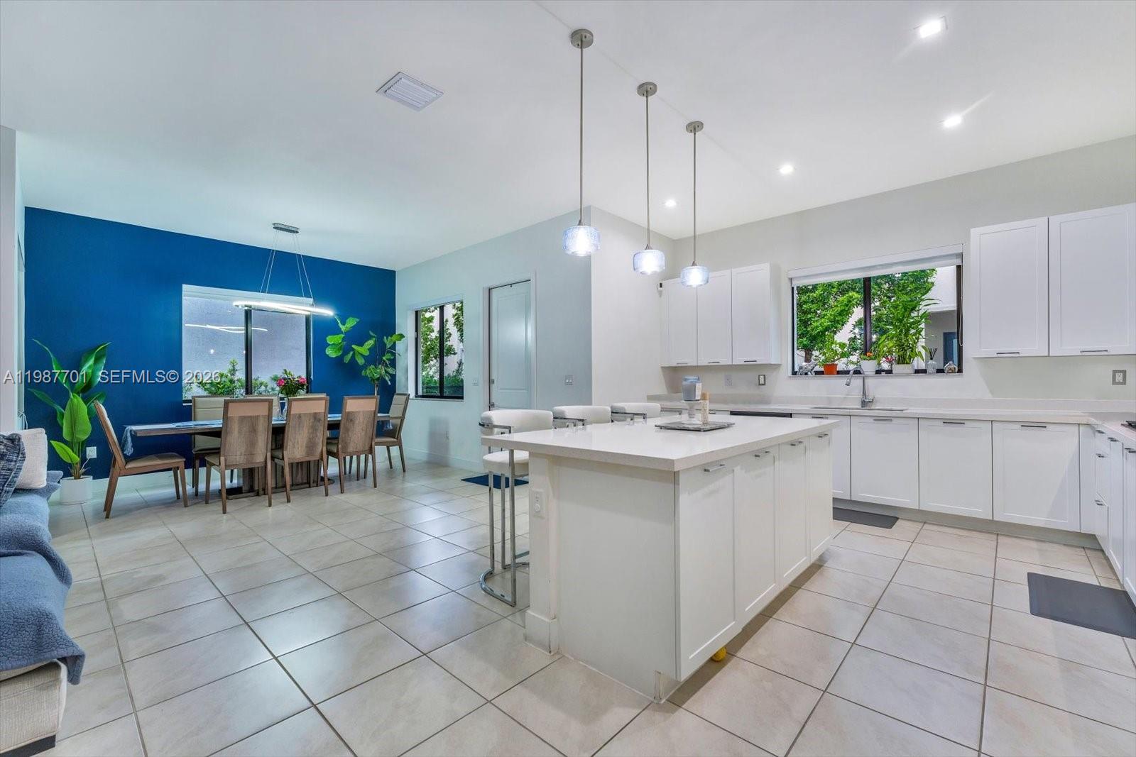 DOWNTOWN DORAL SOUTH PHAS - Residential