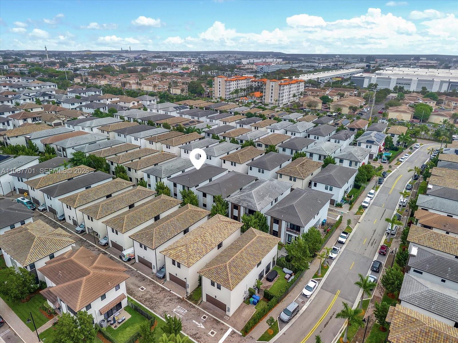 DOWNTOWN DORAL SOUTH PHAS - Residential